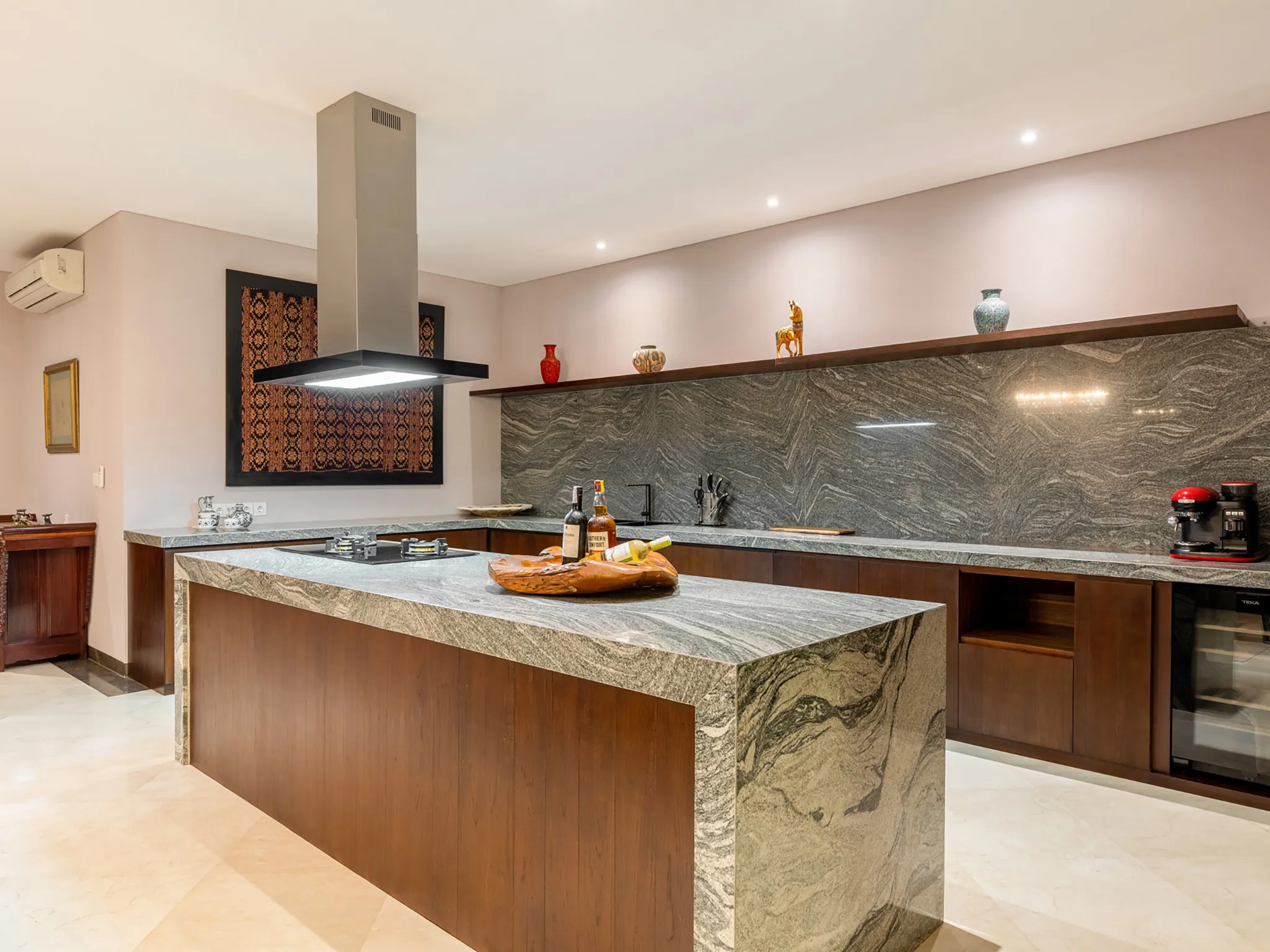 Tirtha Bayu Villa I - Modern kitchen