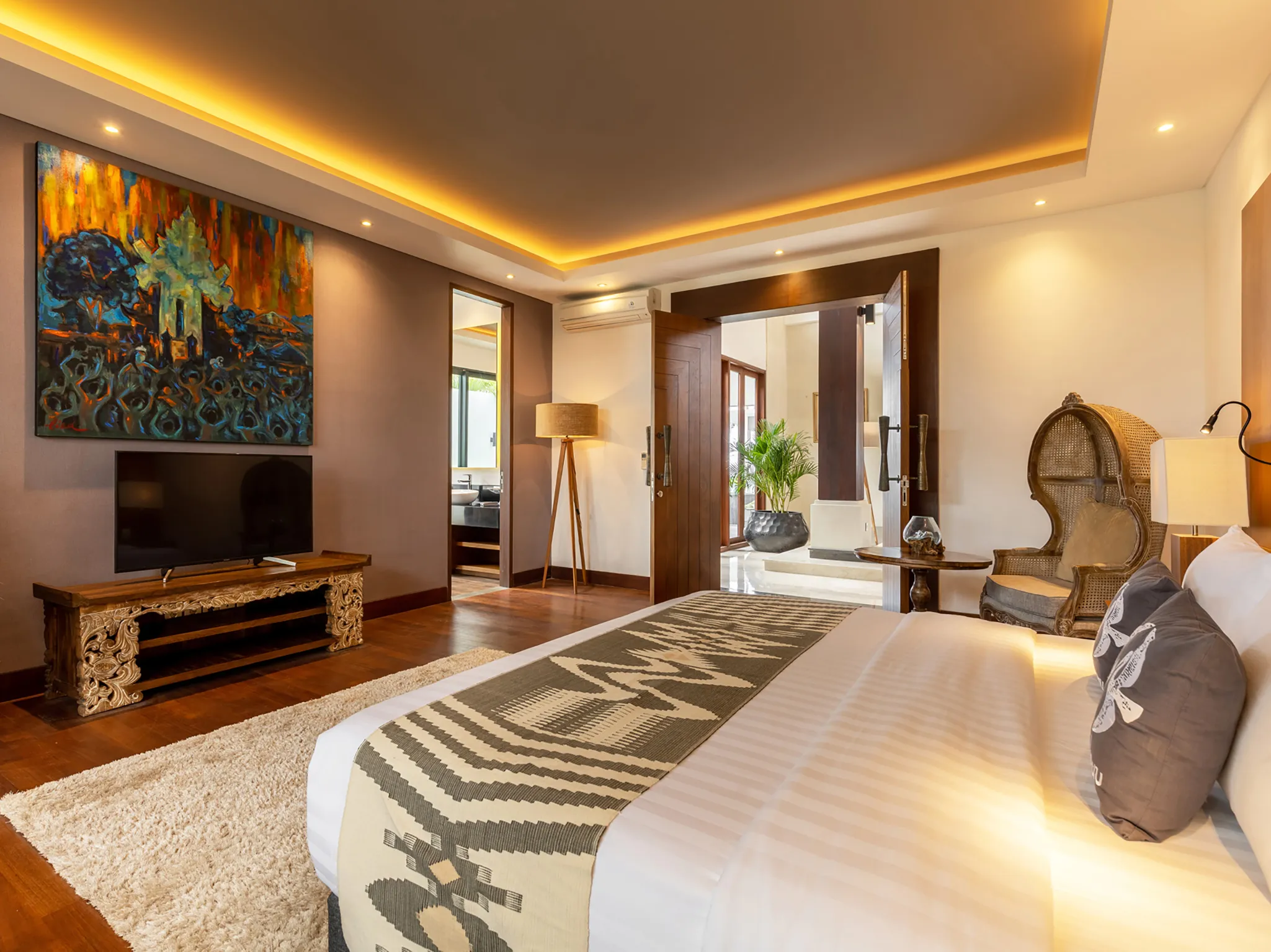 Tirtha Bayu Villa I - Deluxe Suite and ensuite bath