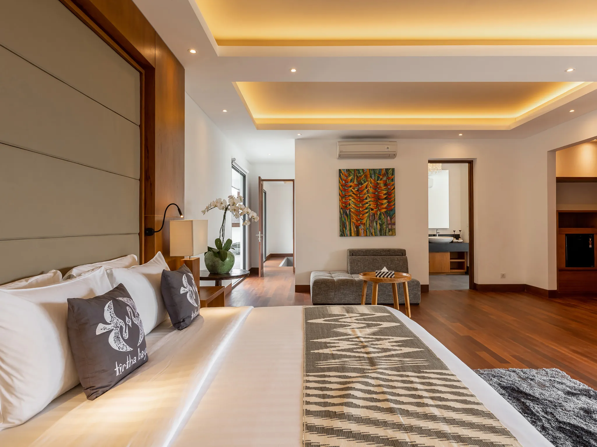 Tirtha Bayu Villa I - Deluxe Suite with super king bed