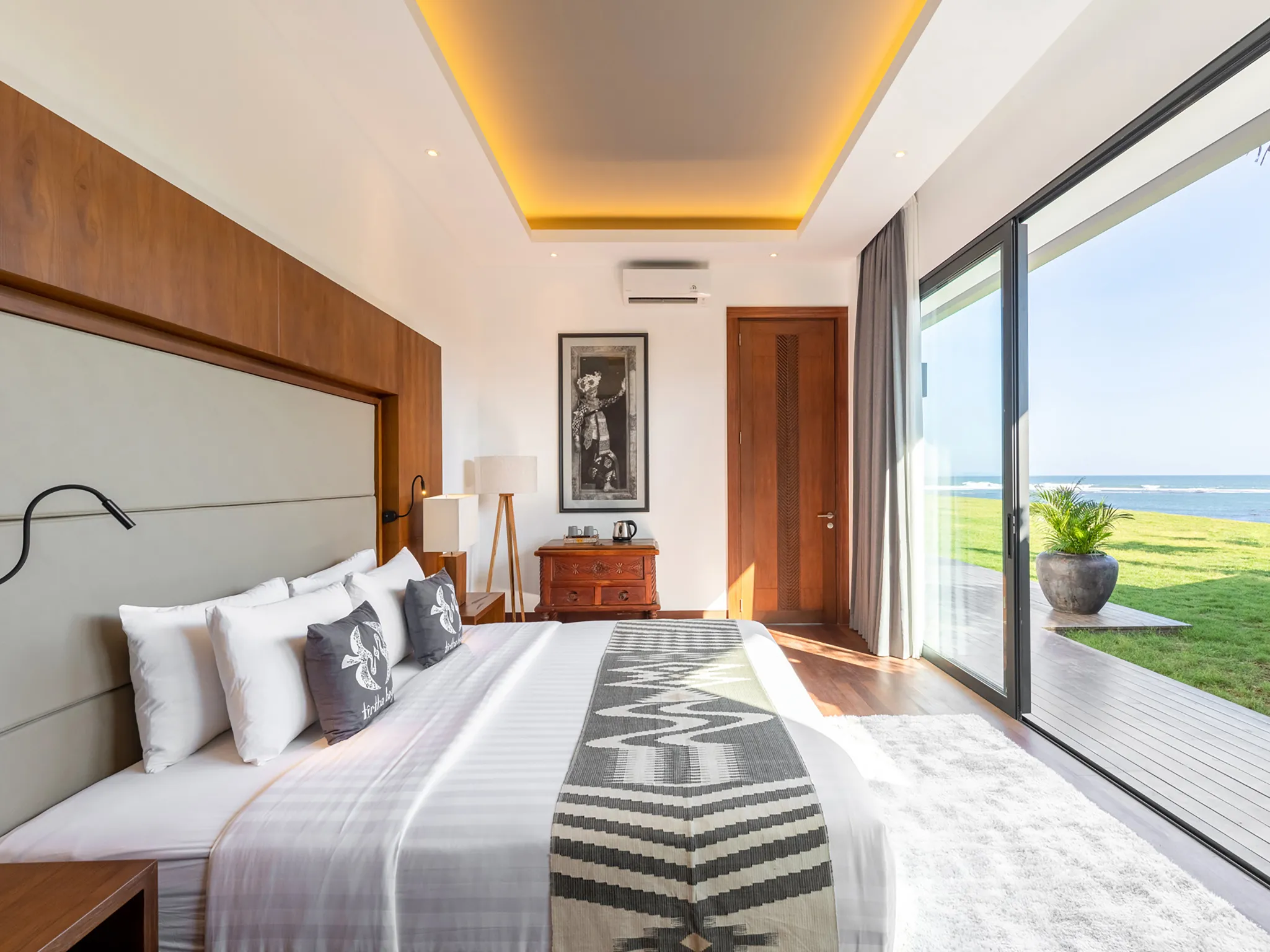 Tirtha Bayu Villa I - Deluxe Suite with seaview