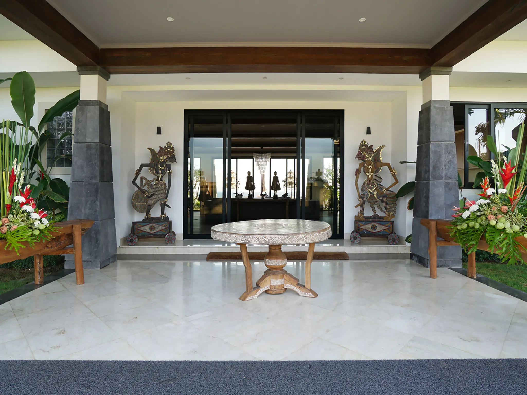 Tirtha Bayu Villa II - Entrance by day