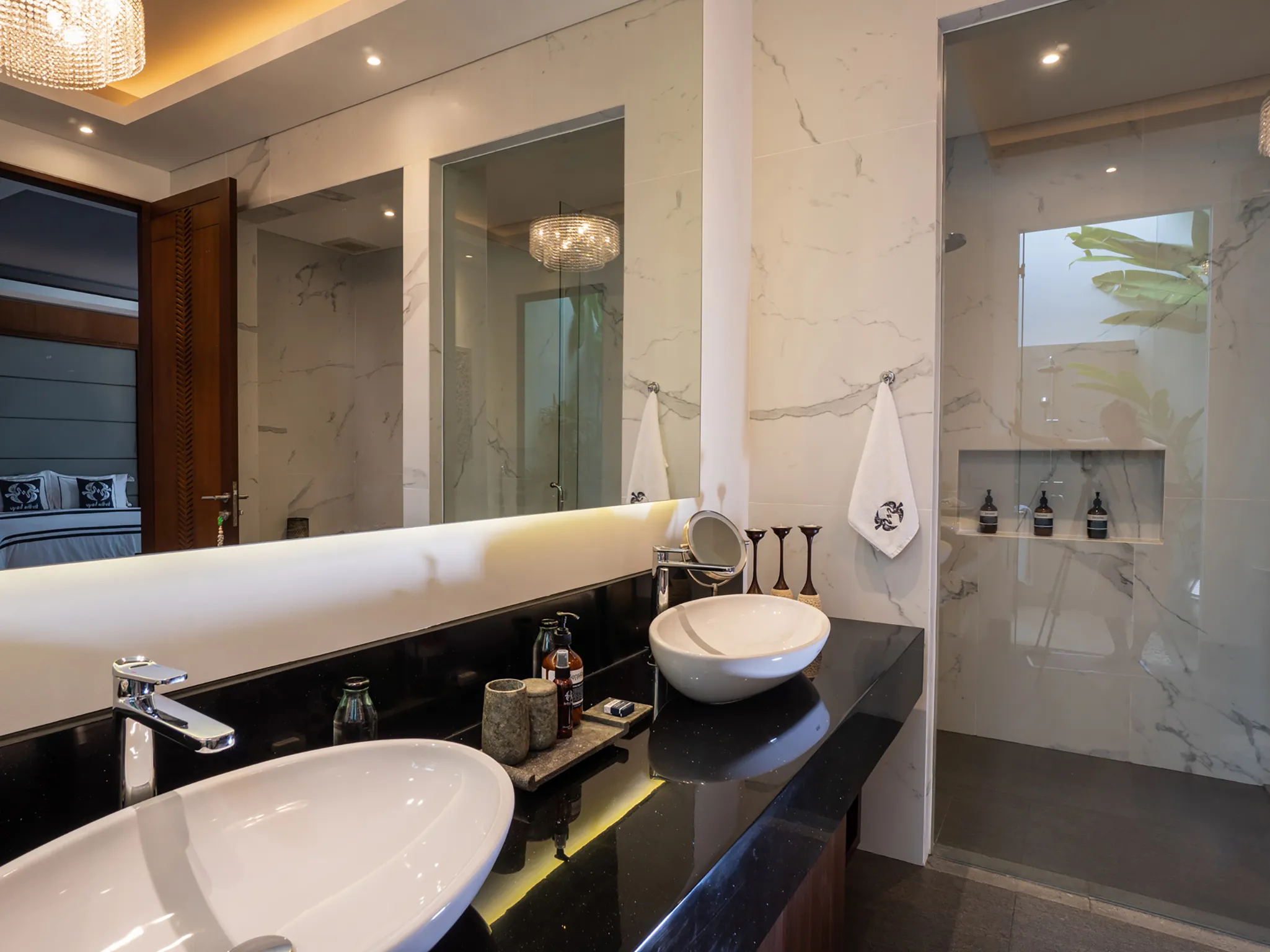 Tirtha Bayu Villa II - His and hers sink and vanity