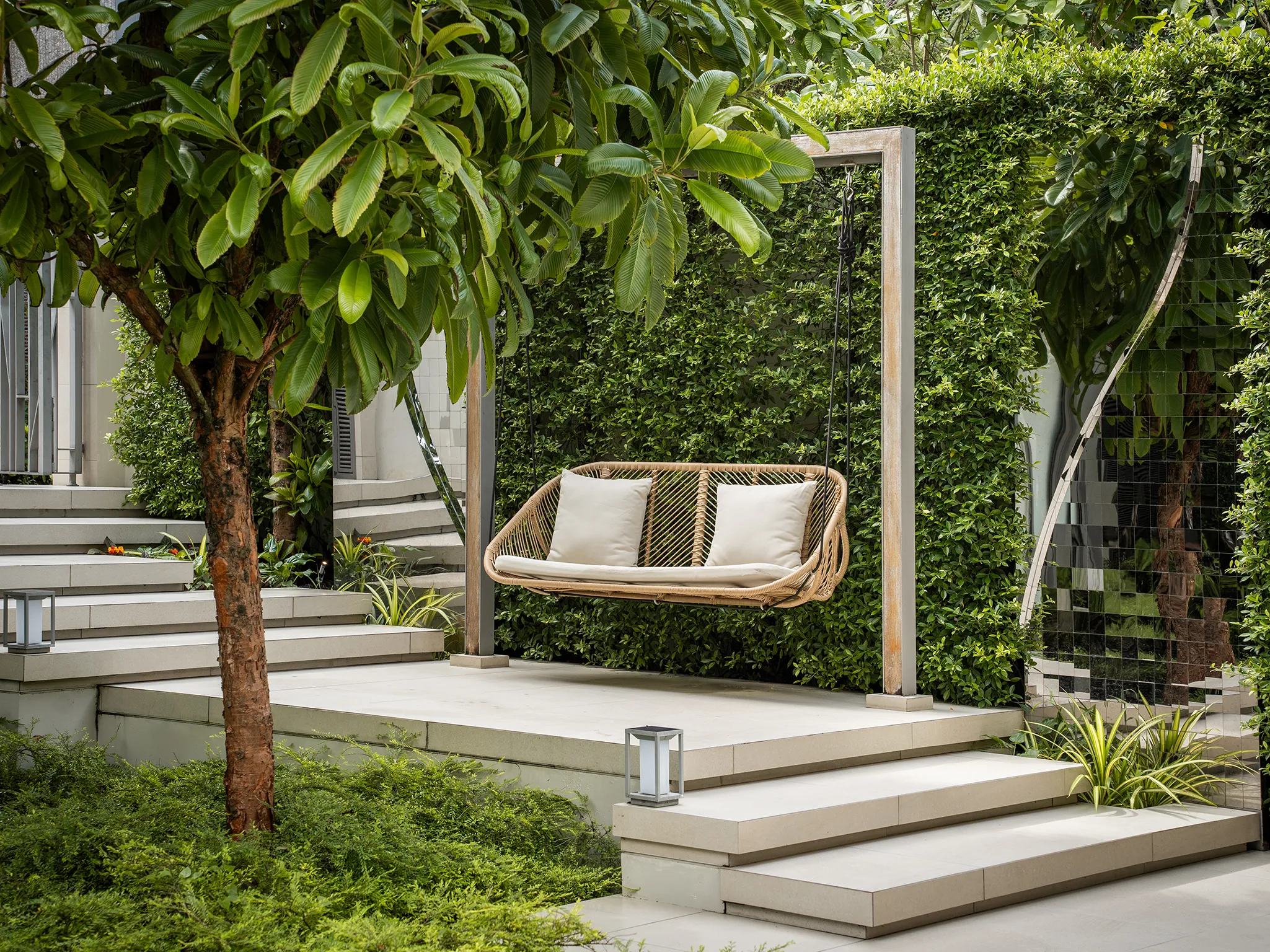 Veyla Beach Villa 6 - Shady landscaped patio