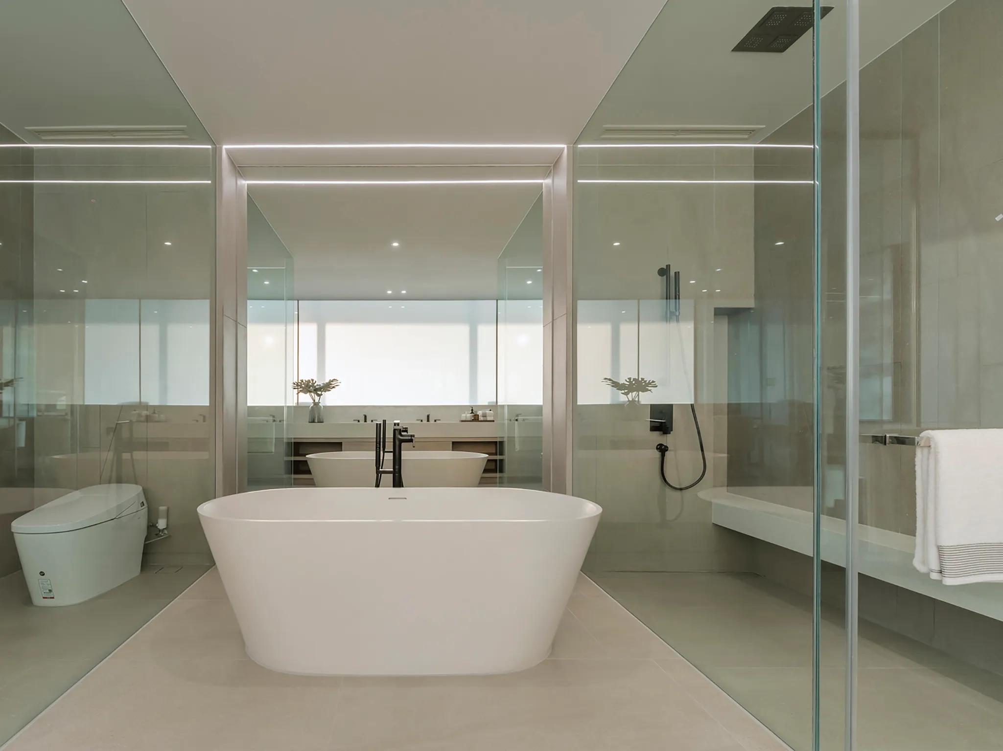 Veyla - Sea Villa - Glass panelled bathroom