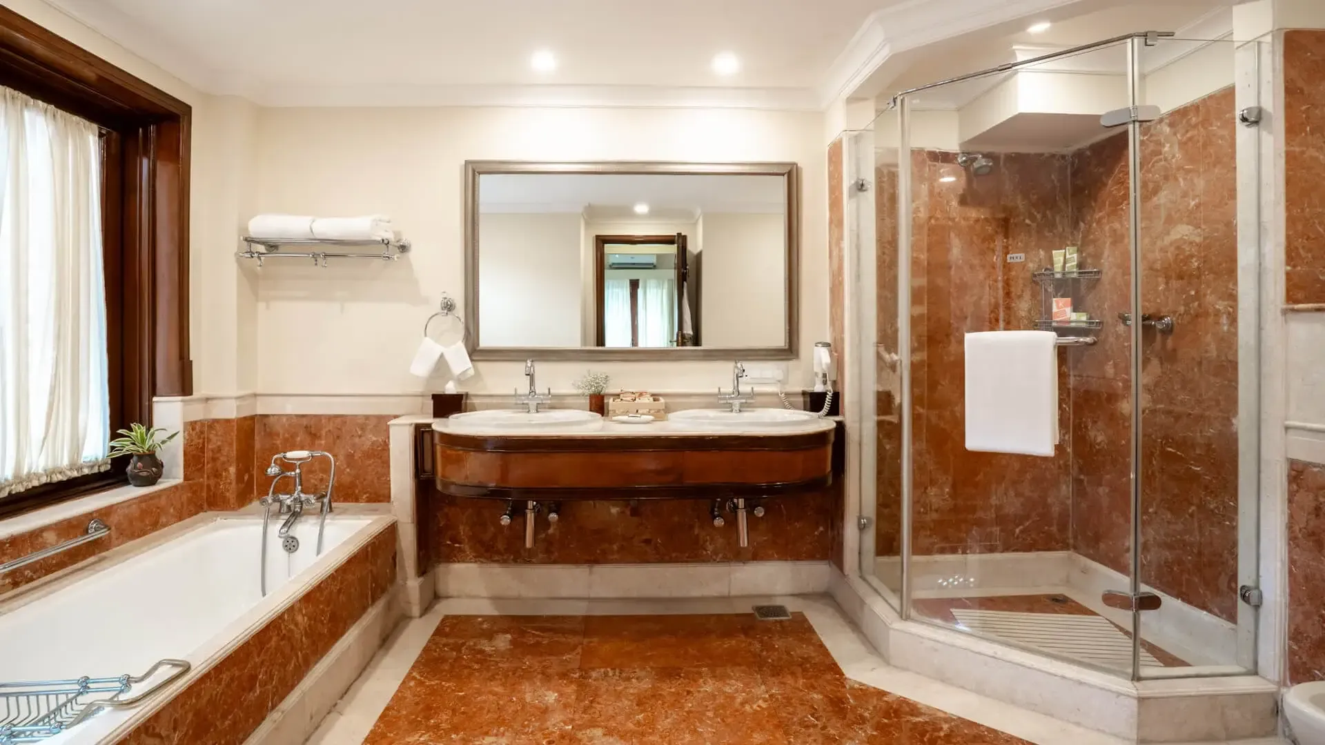 Luxury Bathroom | Villa Colonial