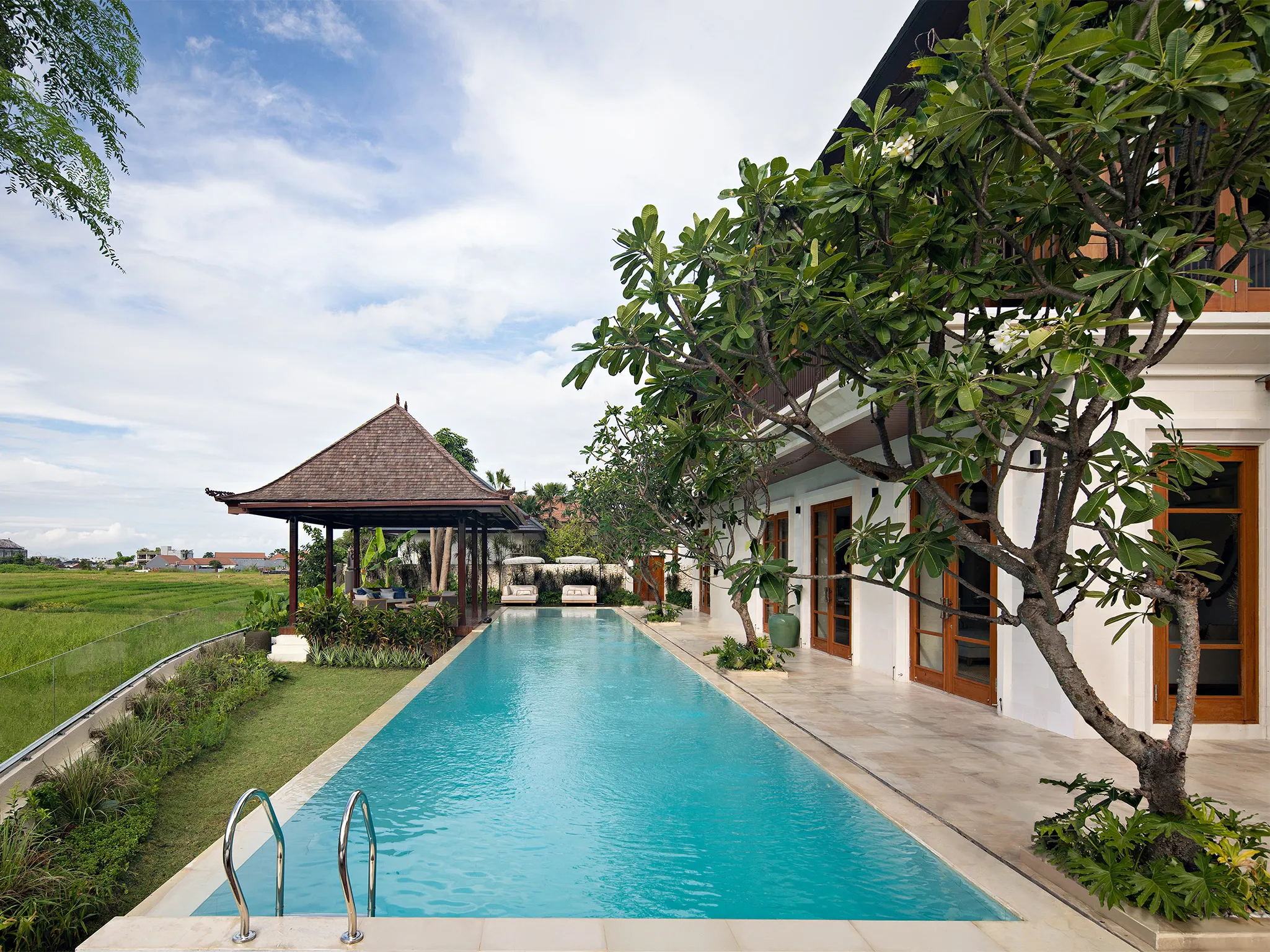 Villa Dhanika - Serene lap pool