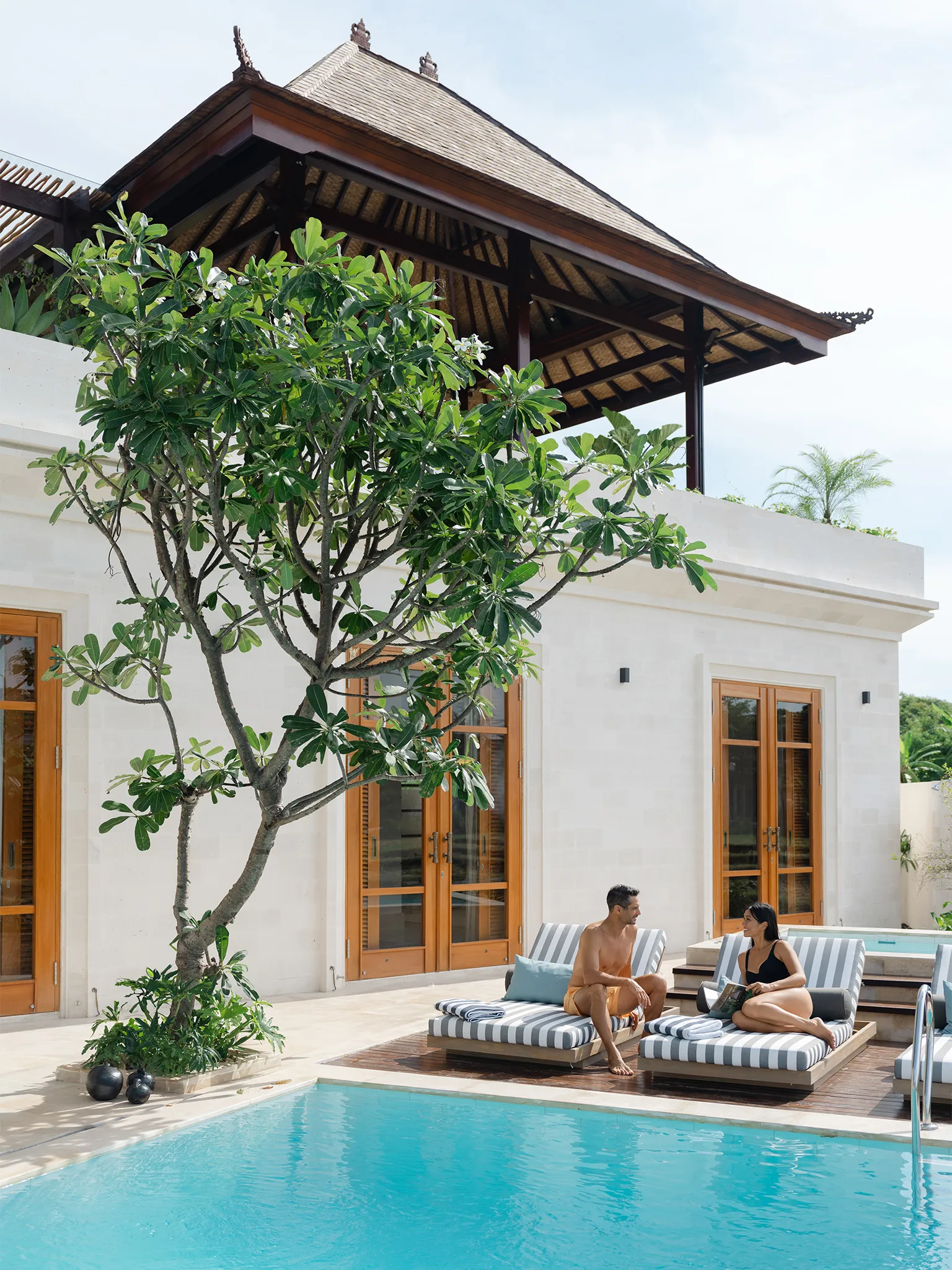 Villa Dhanika - Relaxing pool loungers