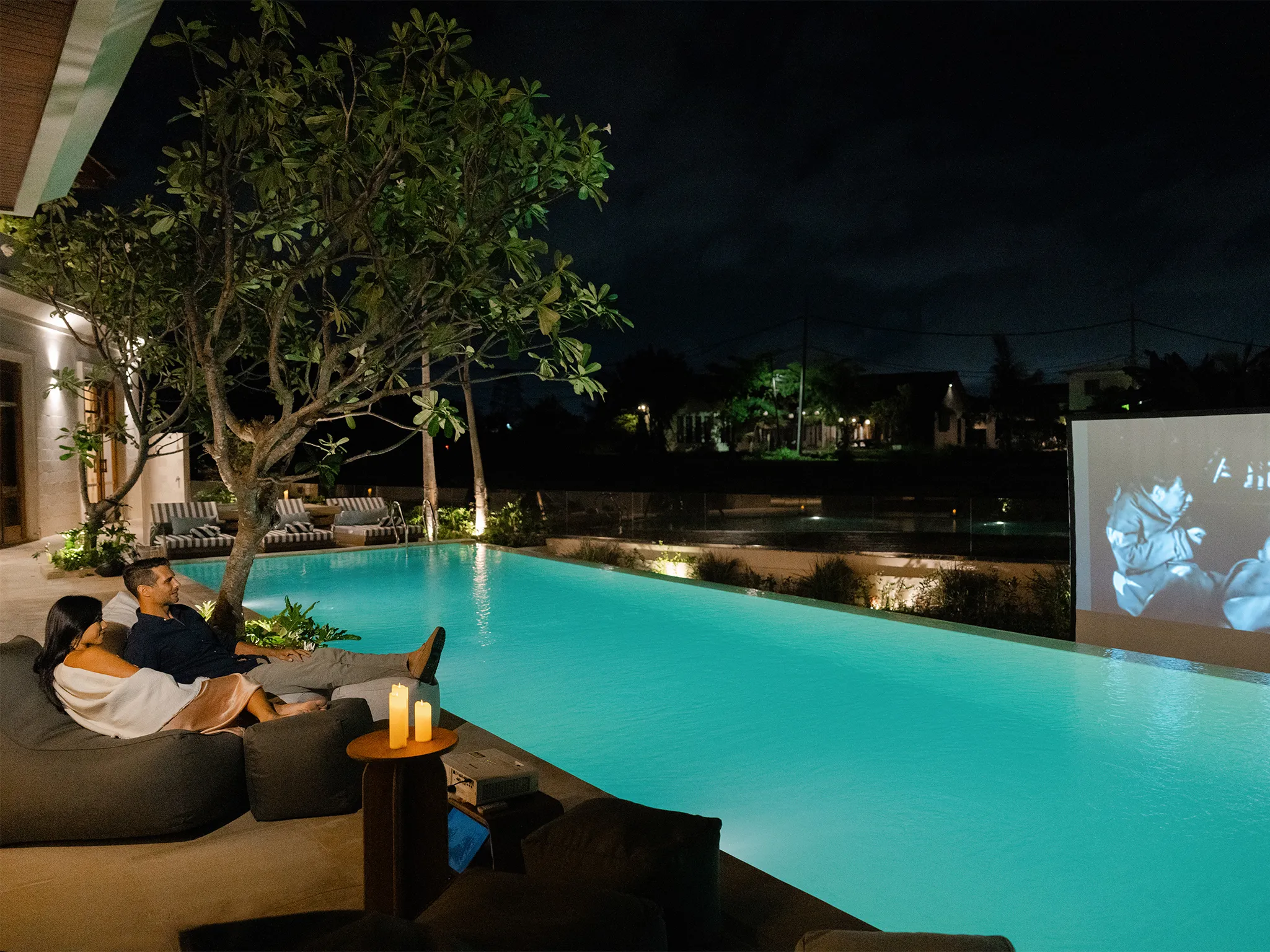 Villa Dhanika - Poolside cinema