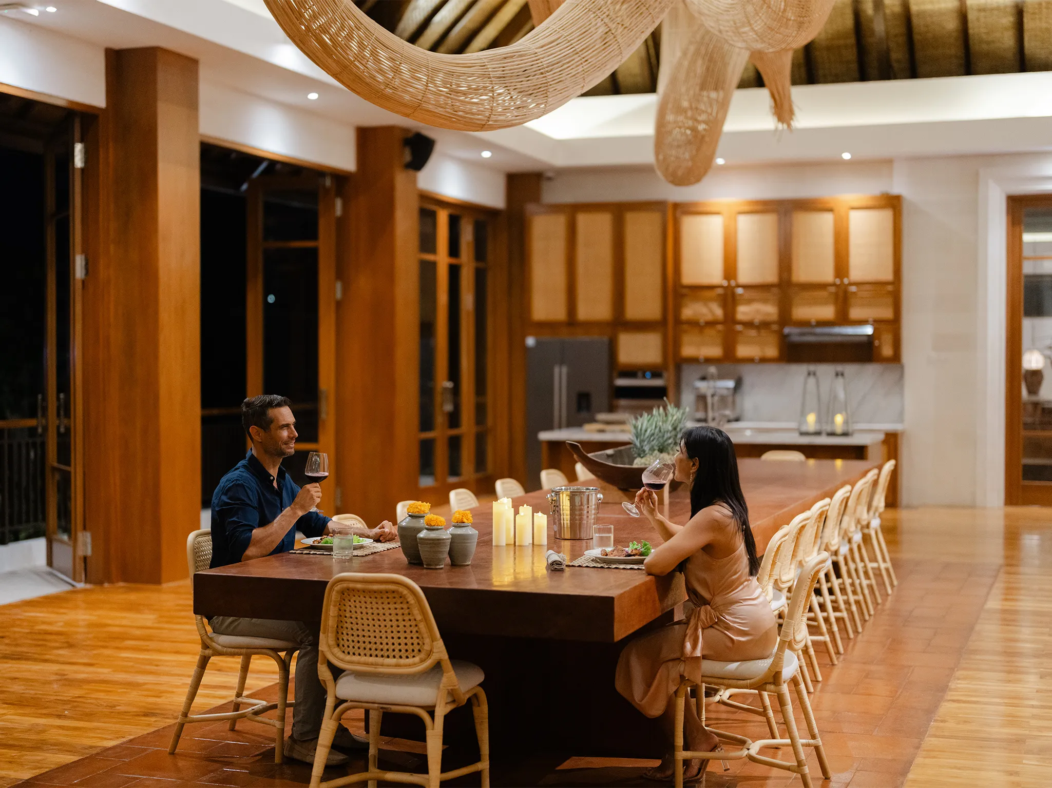 Villa Dhanika - Opulent dining room