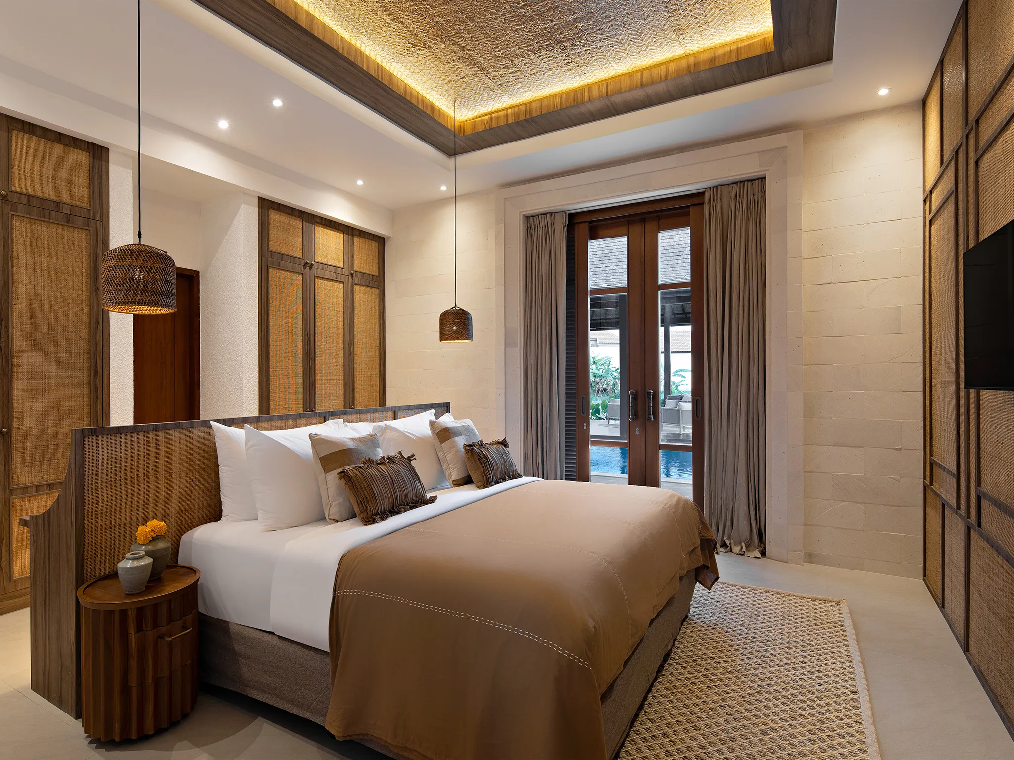 Villa Dhanika - Reposeful guest bedroom by the pool
