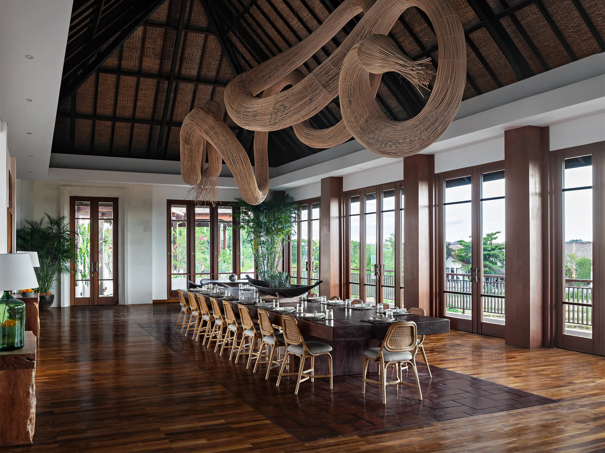Villa Dhanika - Grand upstairs dining room and balcony