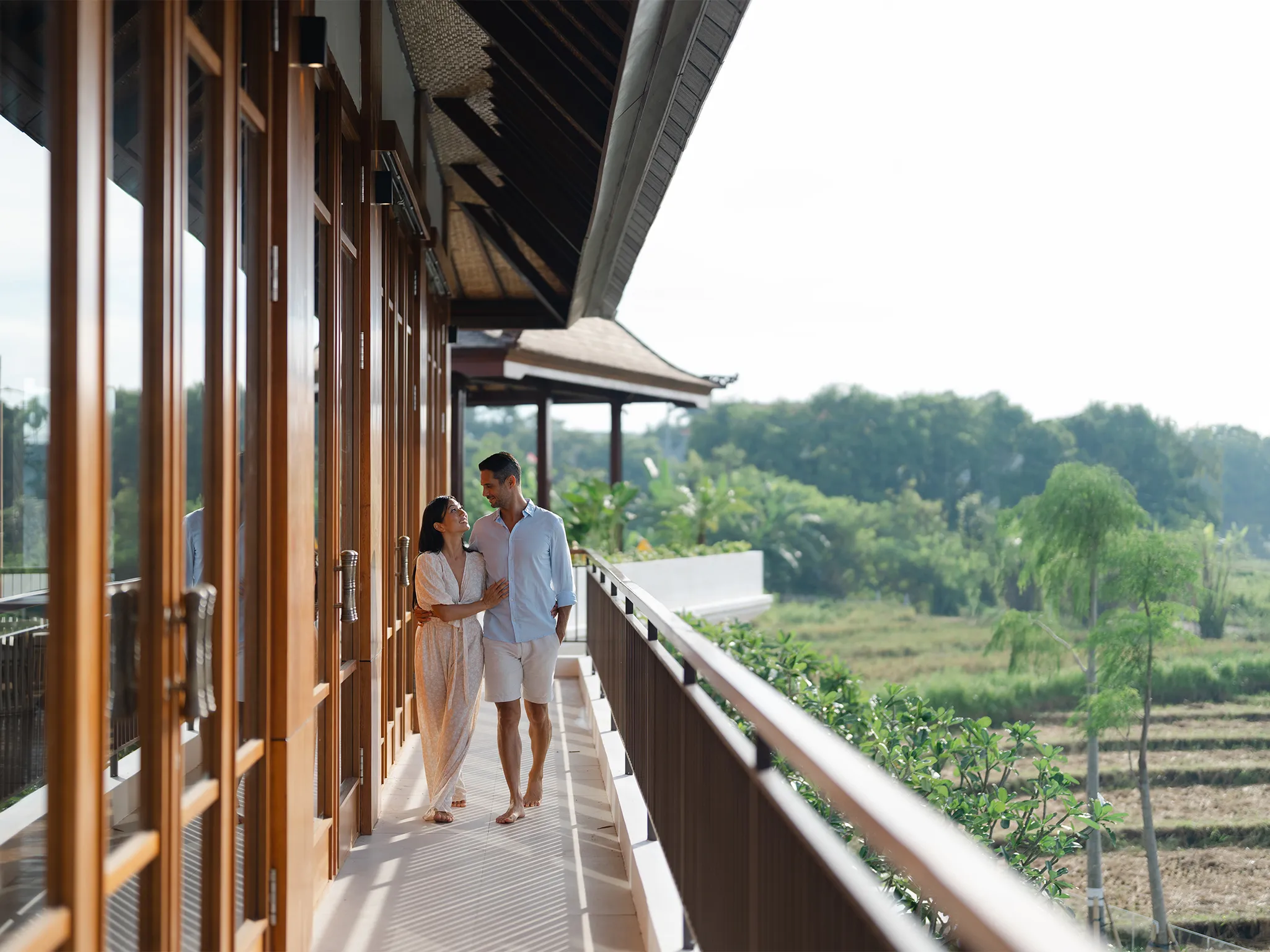 Villa Dhanika - Grand dining room balcony overlooking the ricefields