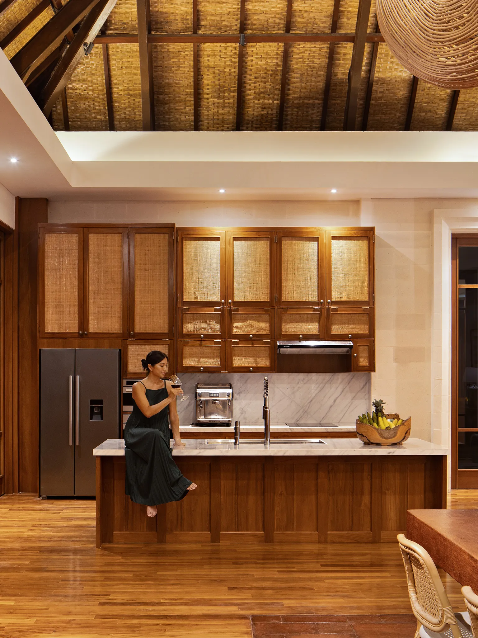Villa Dhanika - Palatial dining room