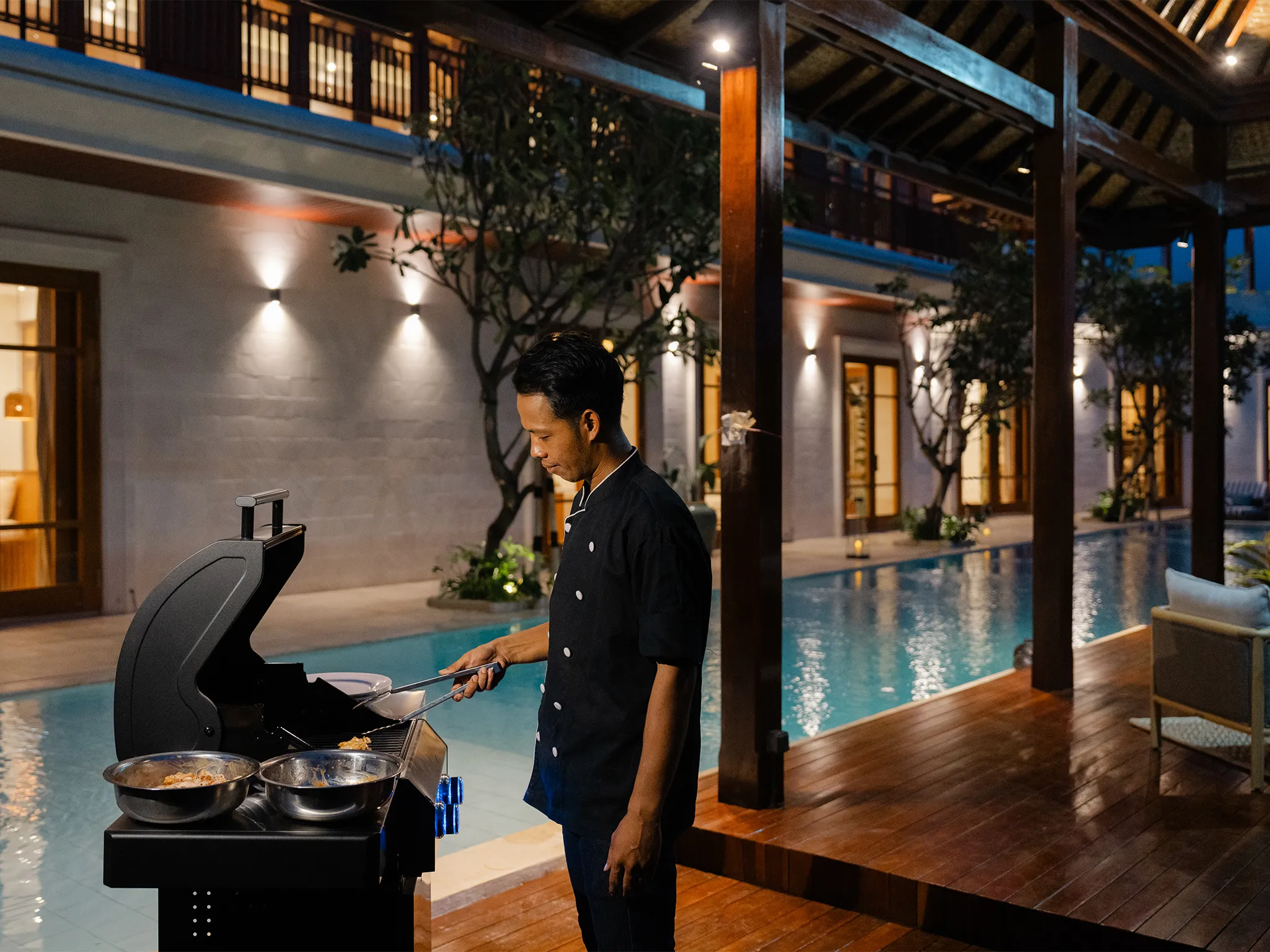 Villa Dhanika - Poolside barbeque