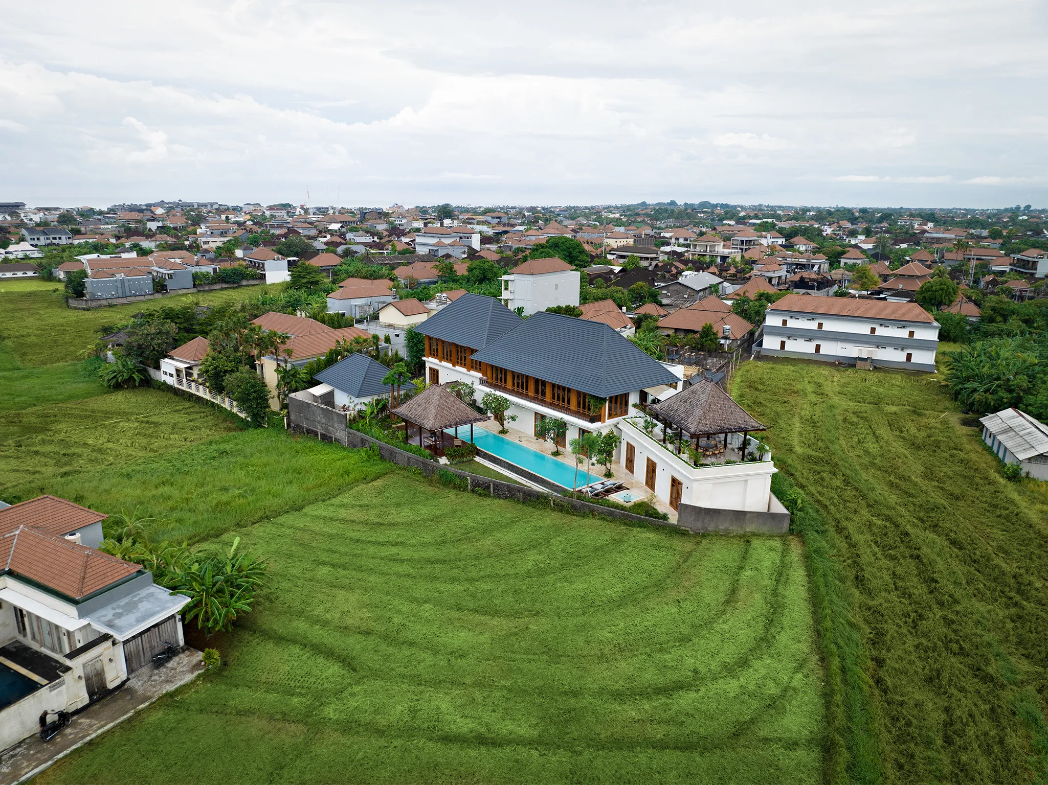 Villa Dhanika -  Grand tropical villa