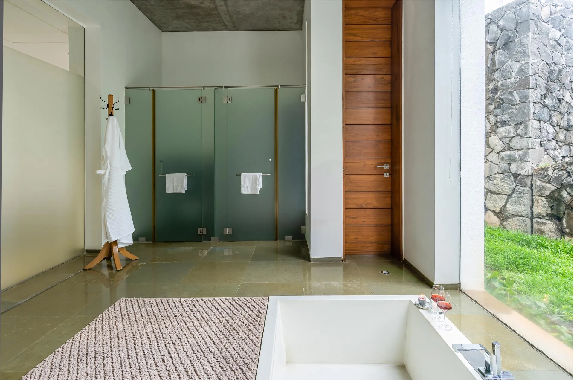 Villa Ekanta - Bathroom with tub