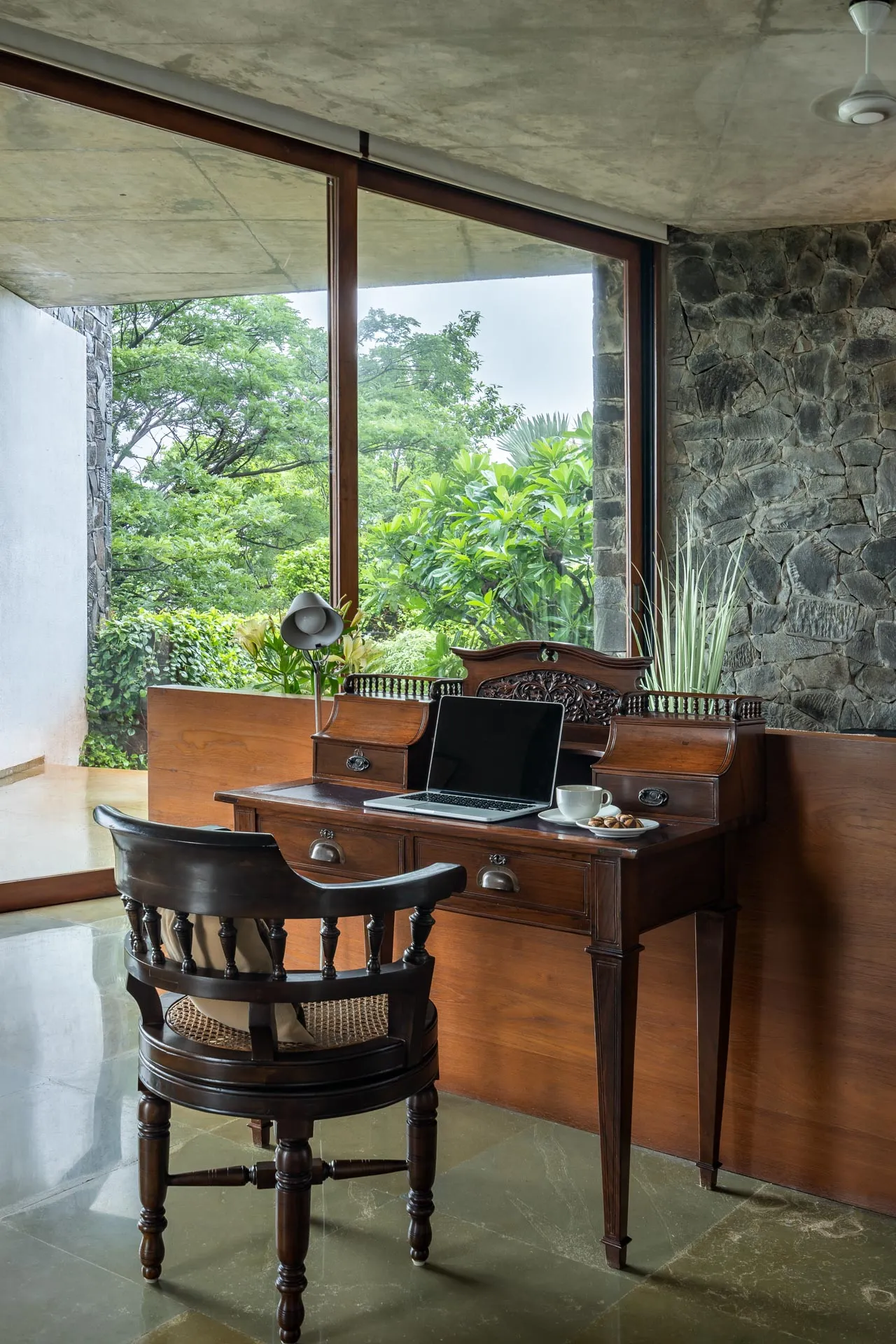 Villa Ekanta - Bedroom study desk