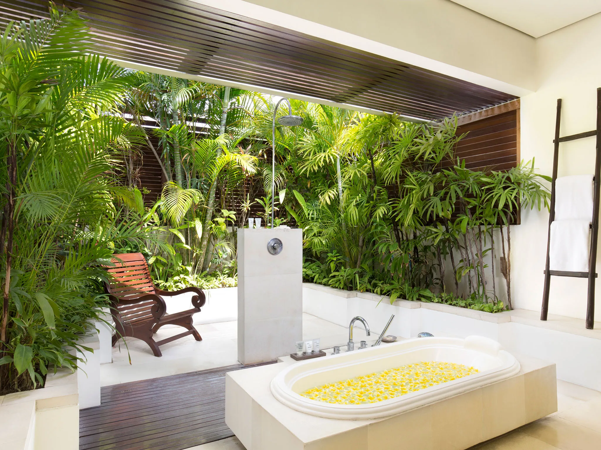Villa Emmy - Bathroom one