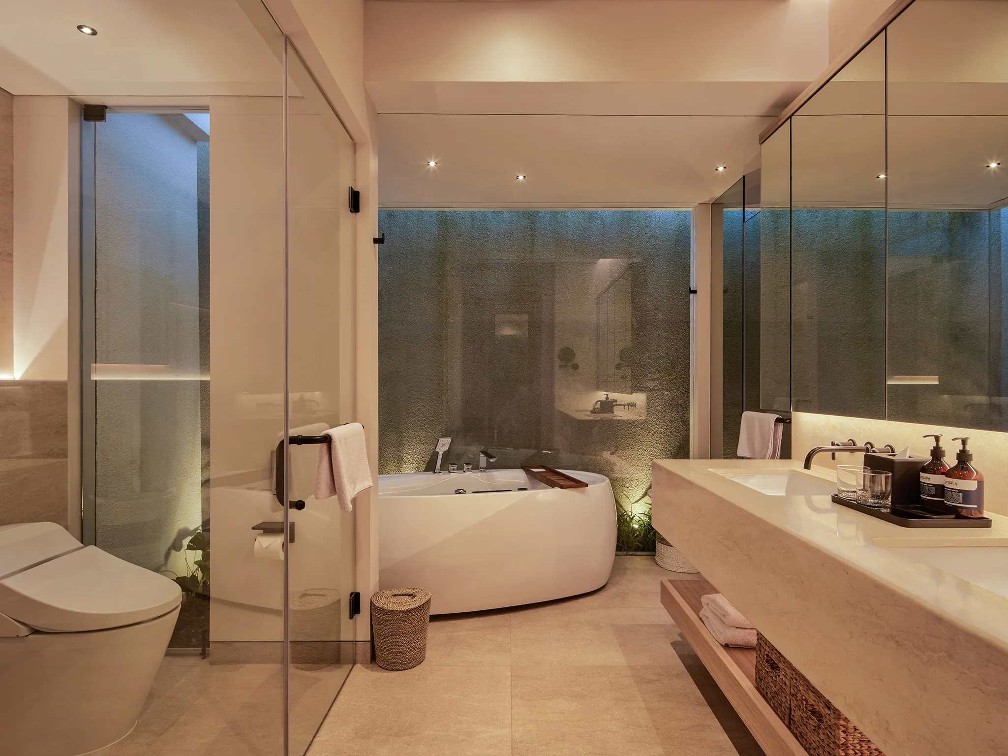 Villa Nini Elly - Ensuite bathroom with tub