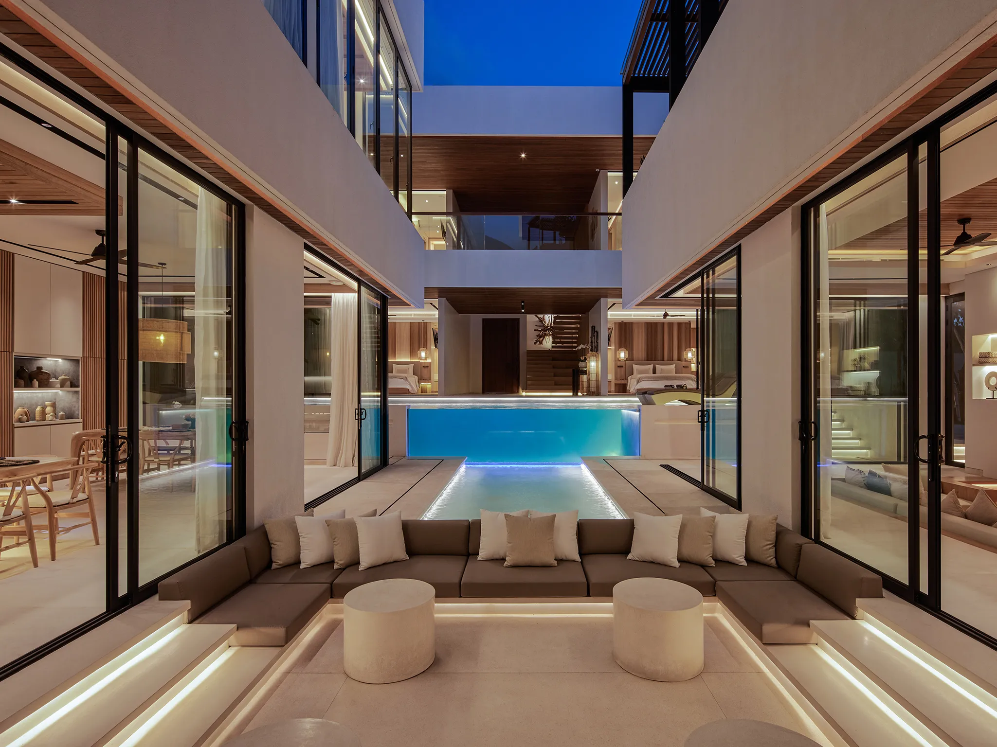 Villa Nini Elly - Sunken seating area viewing the pool
