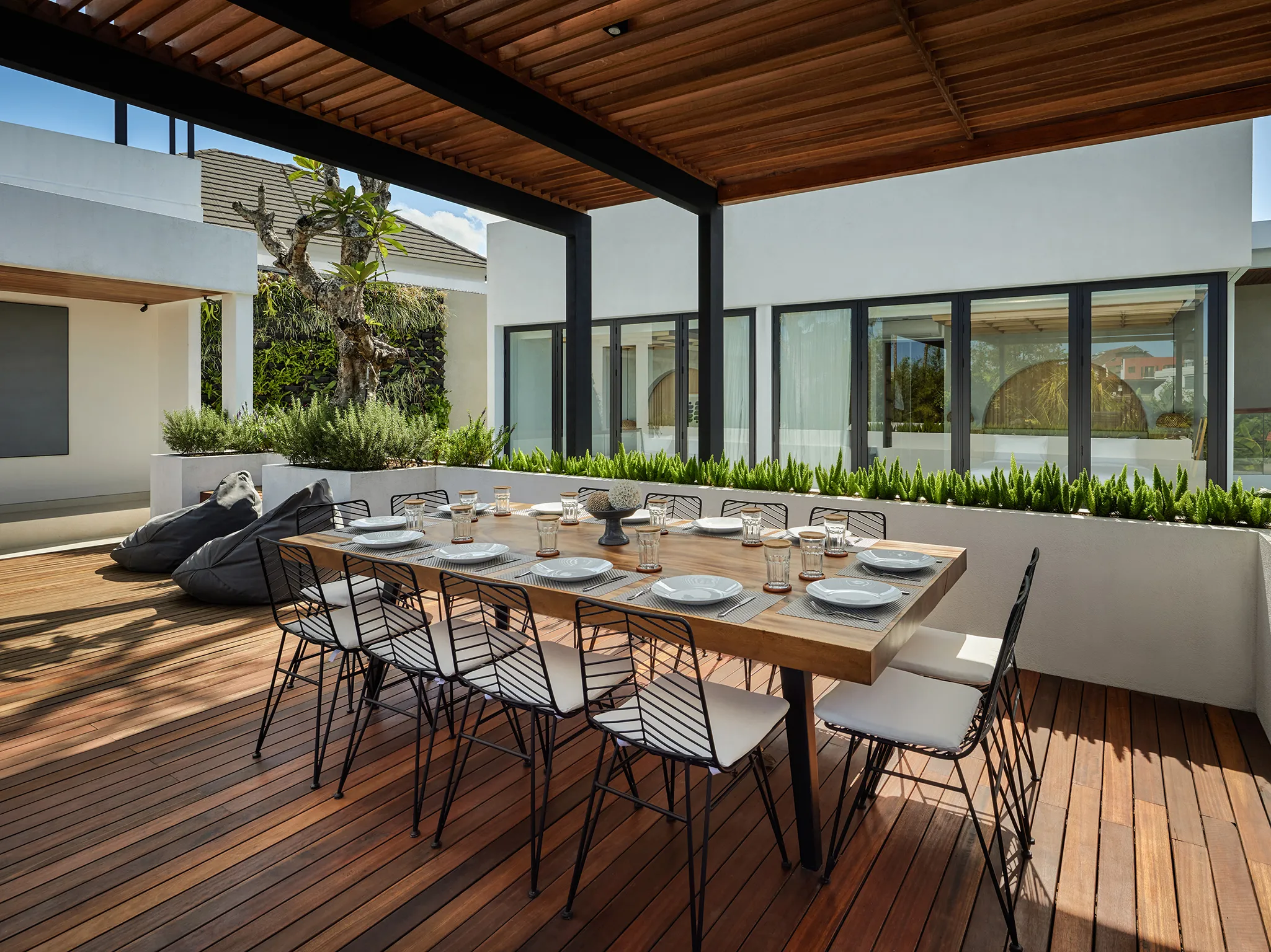 Villa Nini Elly - Alfresco dining by the terrace