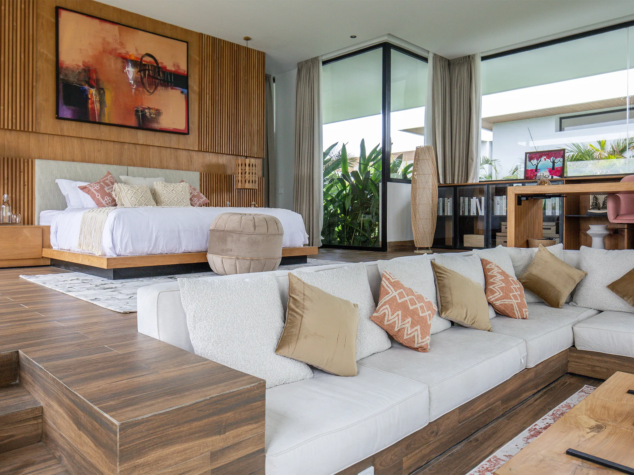 Villa Norbu - Spacious and relaxing master bedroom