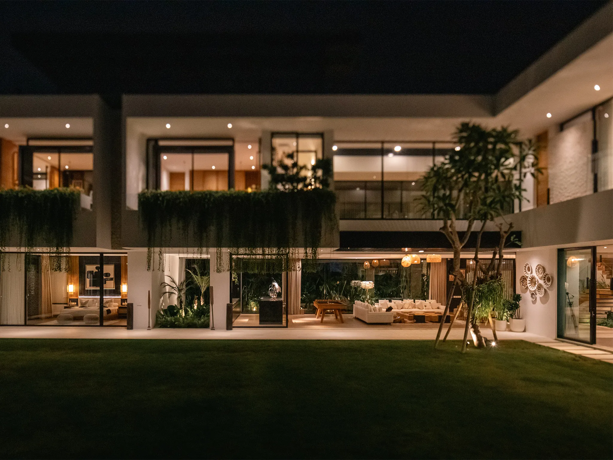 Villa Norbu - Gleeming villa at sundown