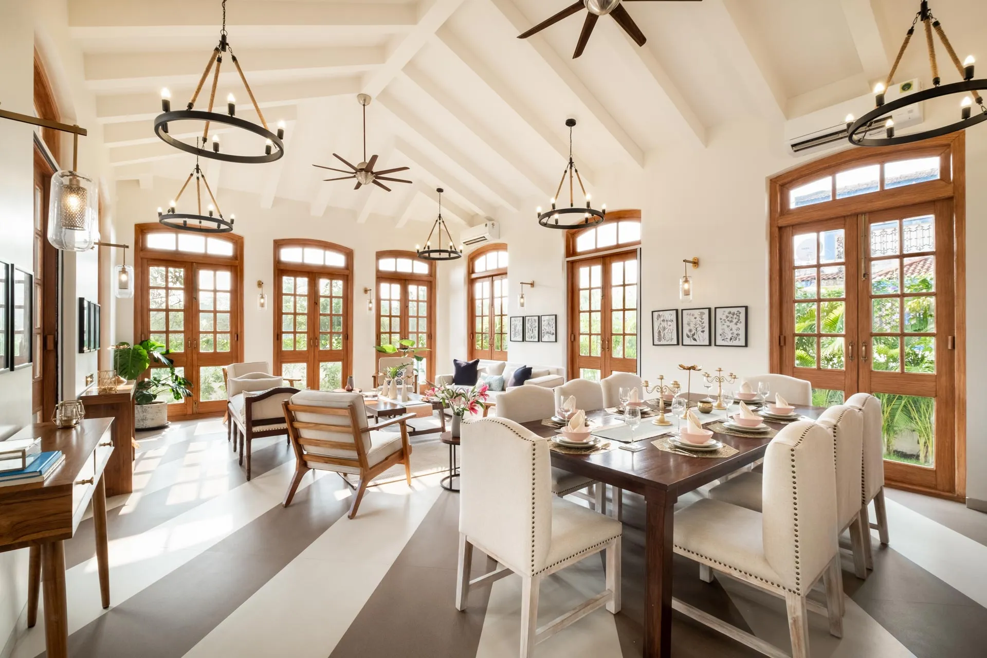 Villa Sobreda - Living & Dining Area
