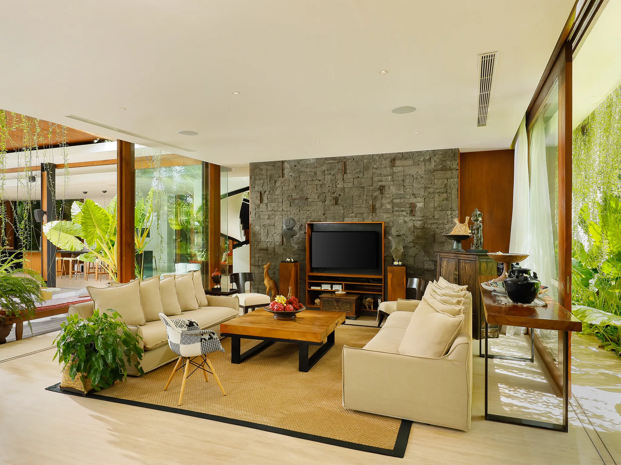 Villa Svarga - Cool open living area