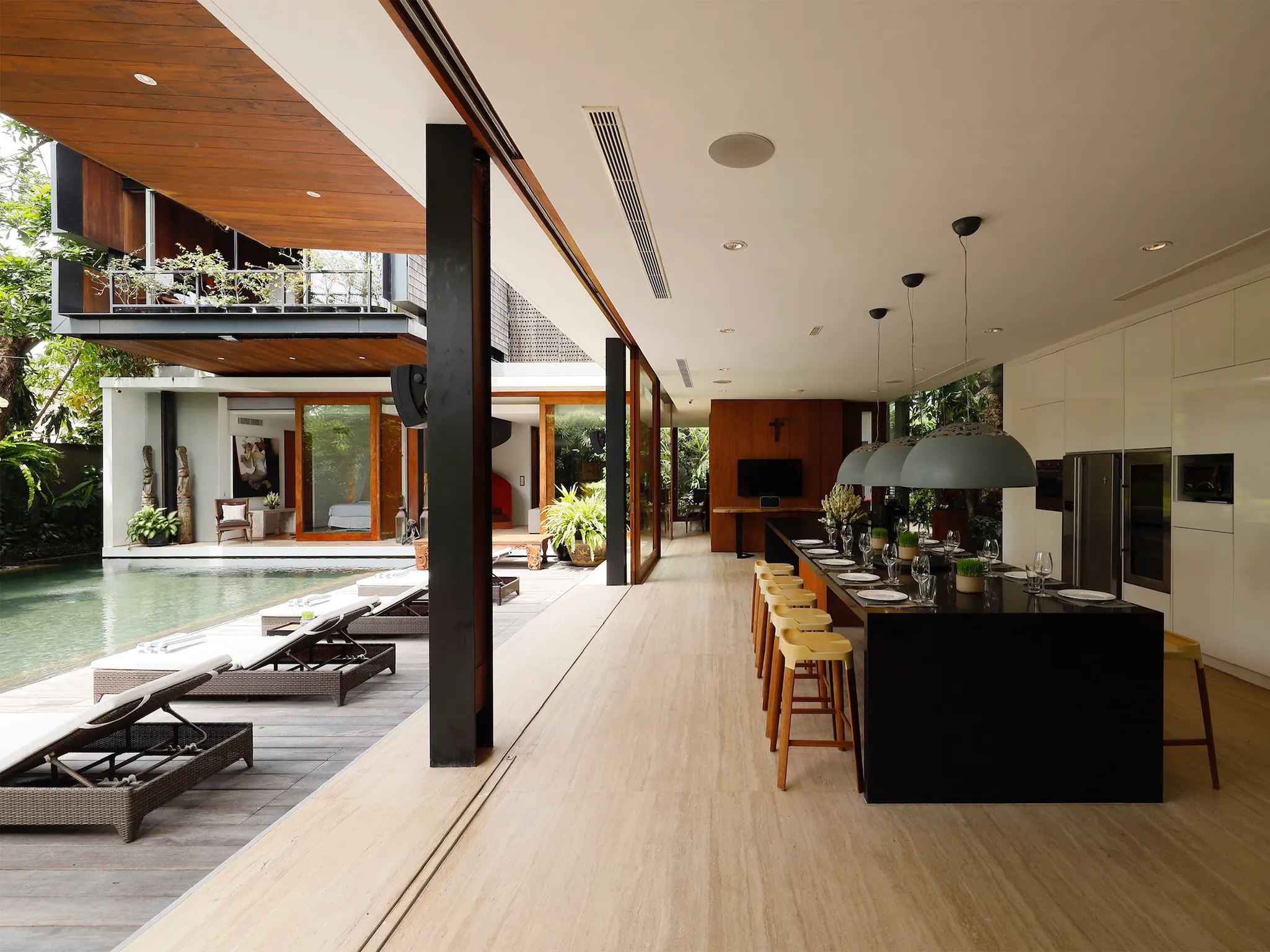 Villa Svarga - Breezy dining area by the poolside