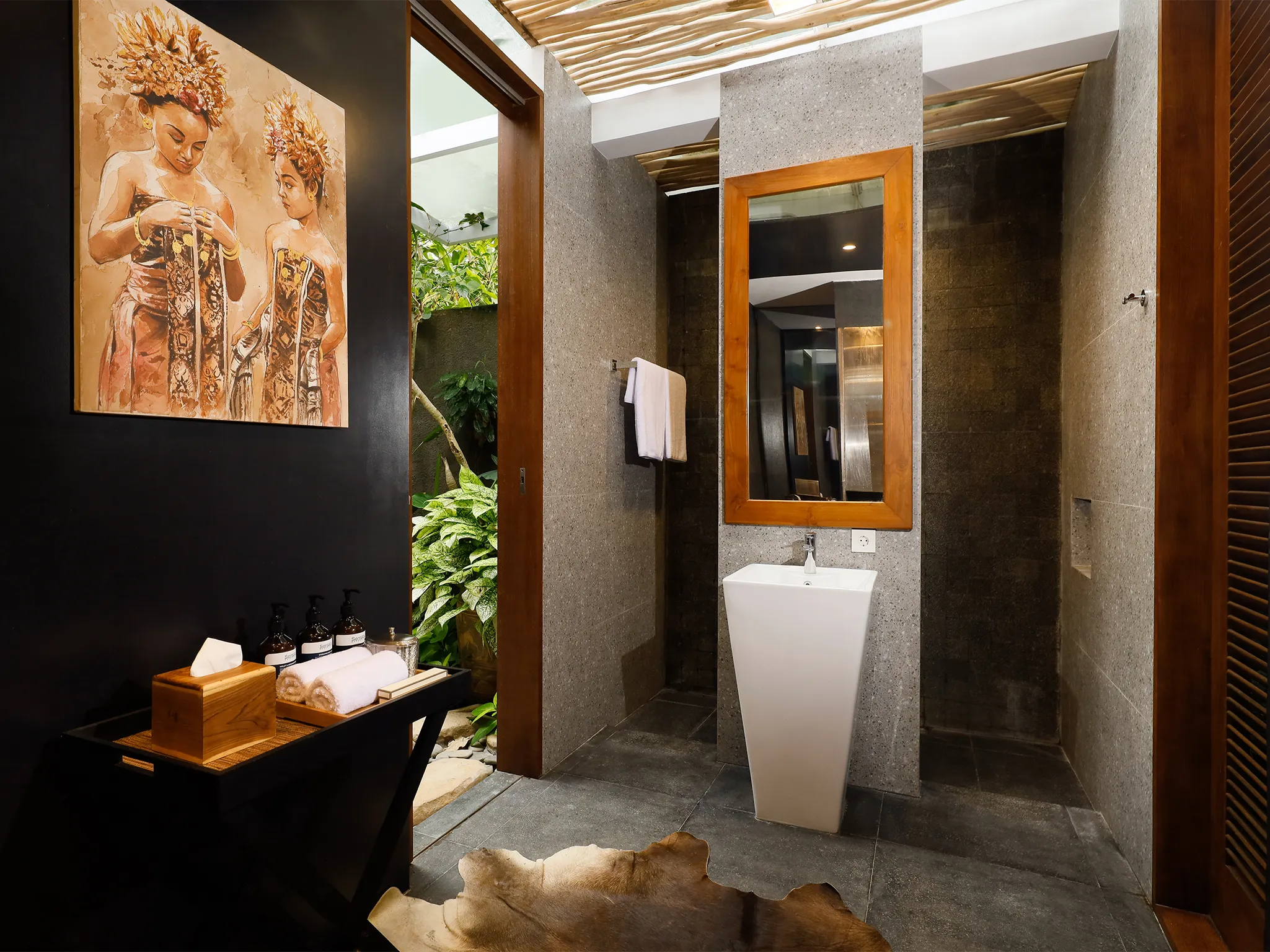 Villa Svarga - Lovely guest bedroom east ensuite bathroom