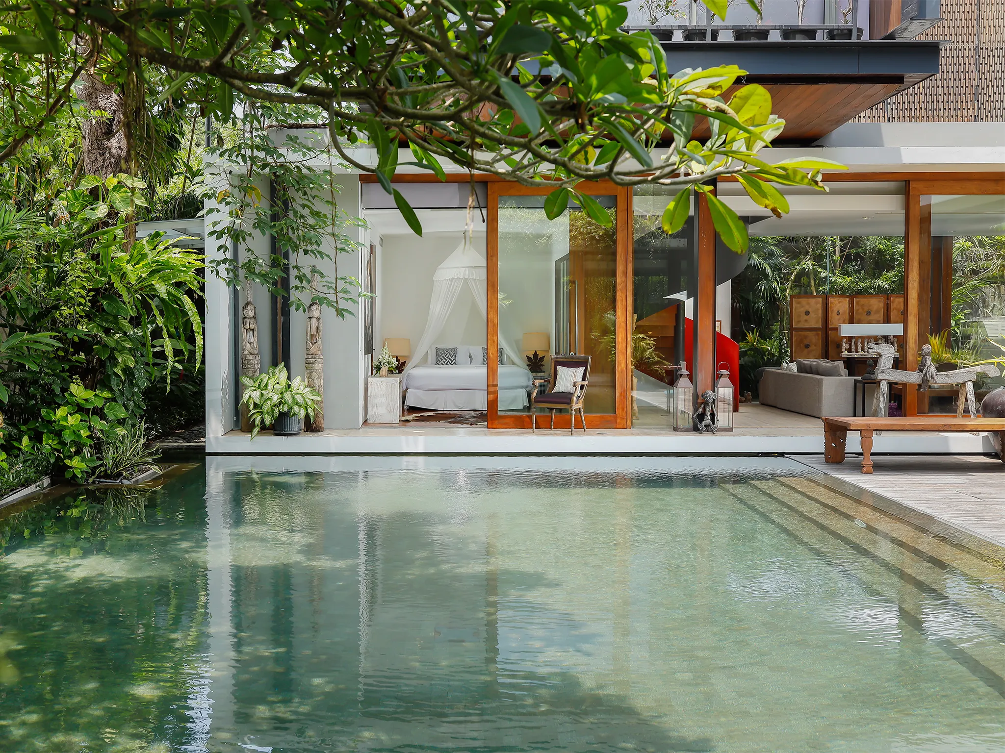 Villa Svarga - Calming guest bedroom west by the pool