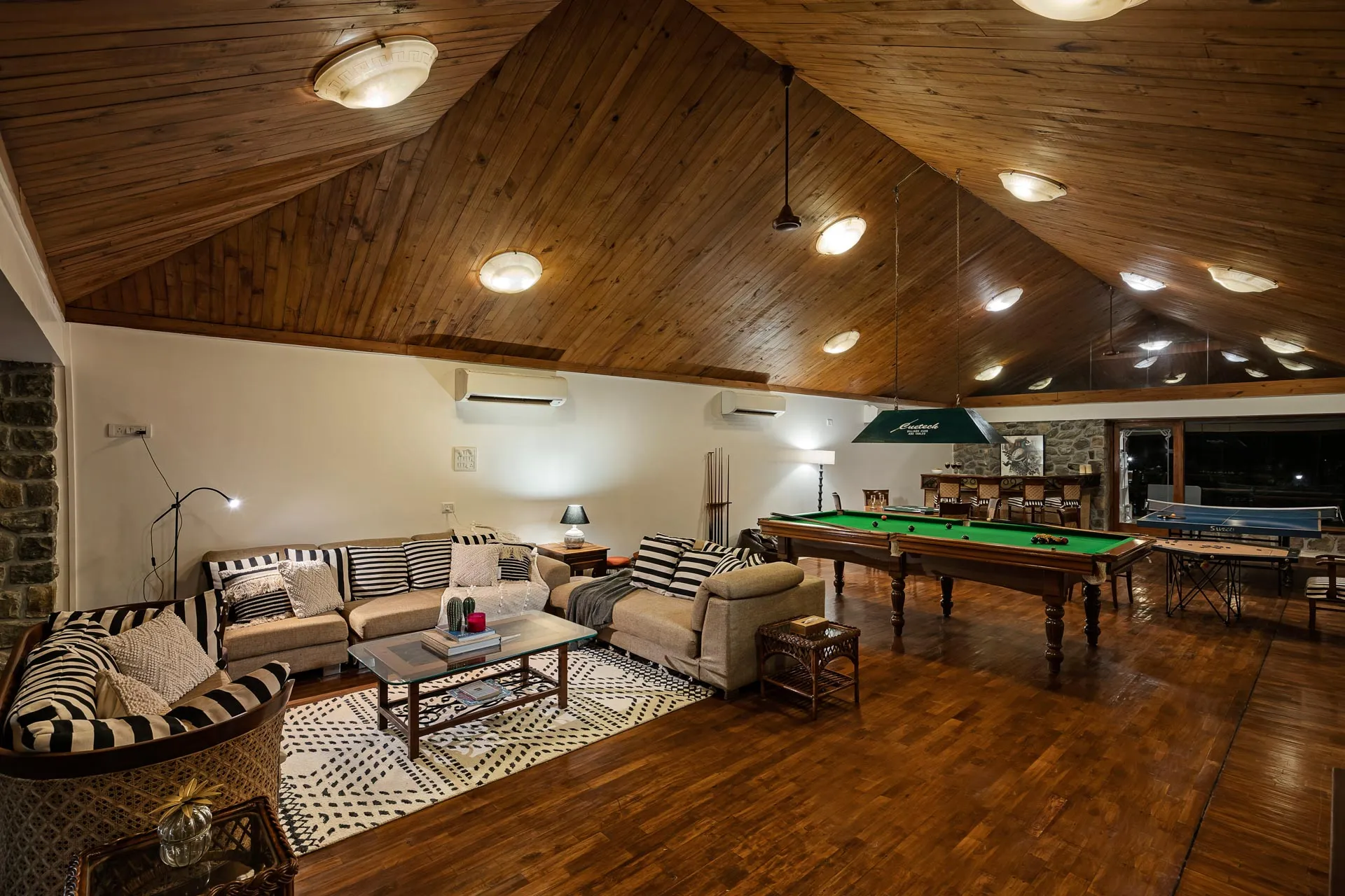 Waves - TV  & Games room