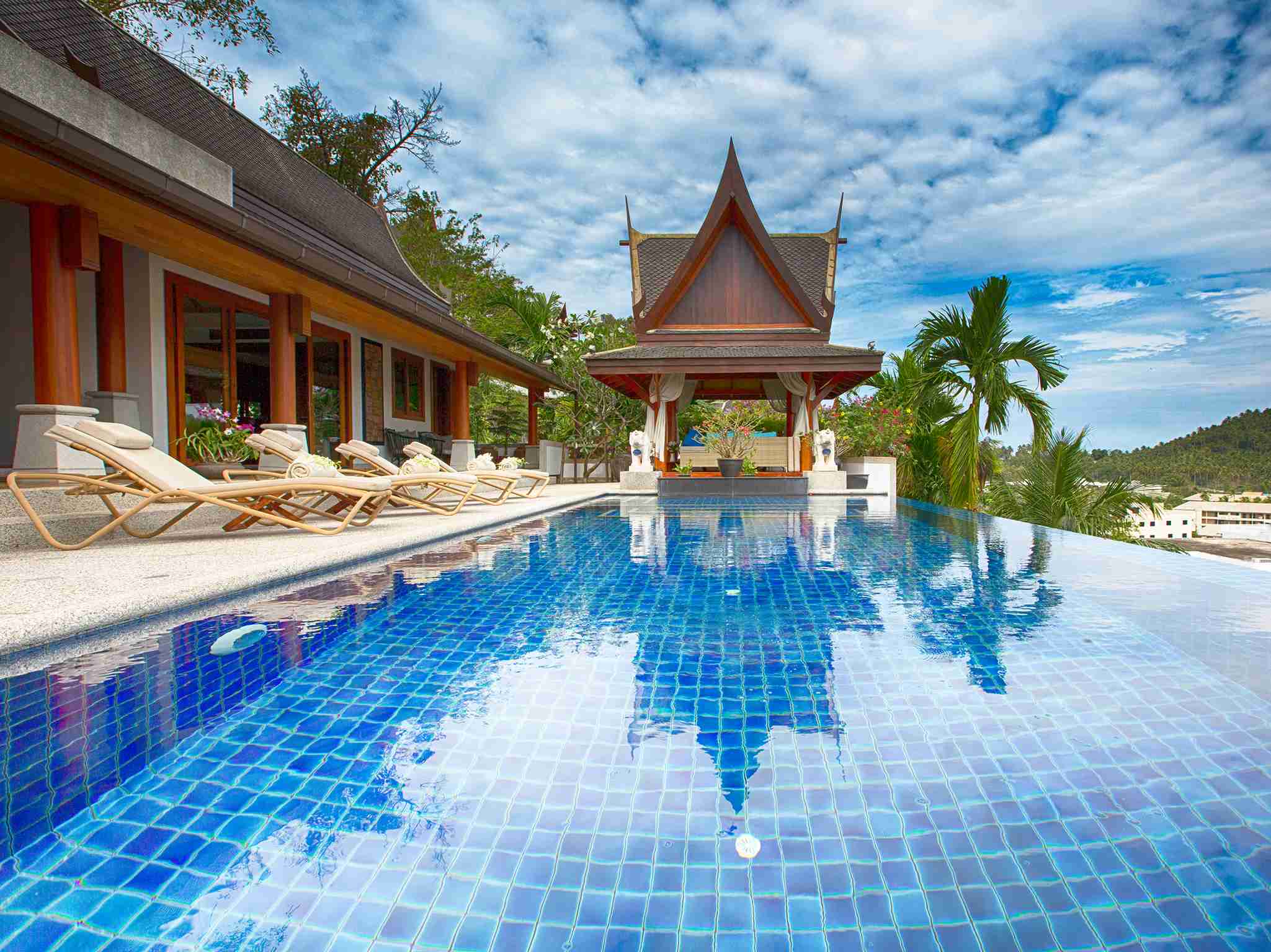 Baan Surin Sawan - Pool view to bale