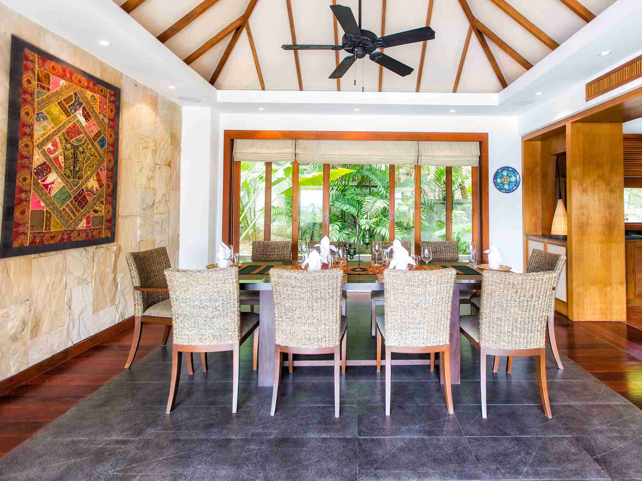 Baan Surin Sawan - Interior dining room