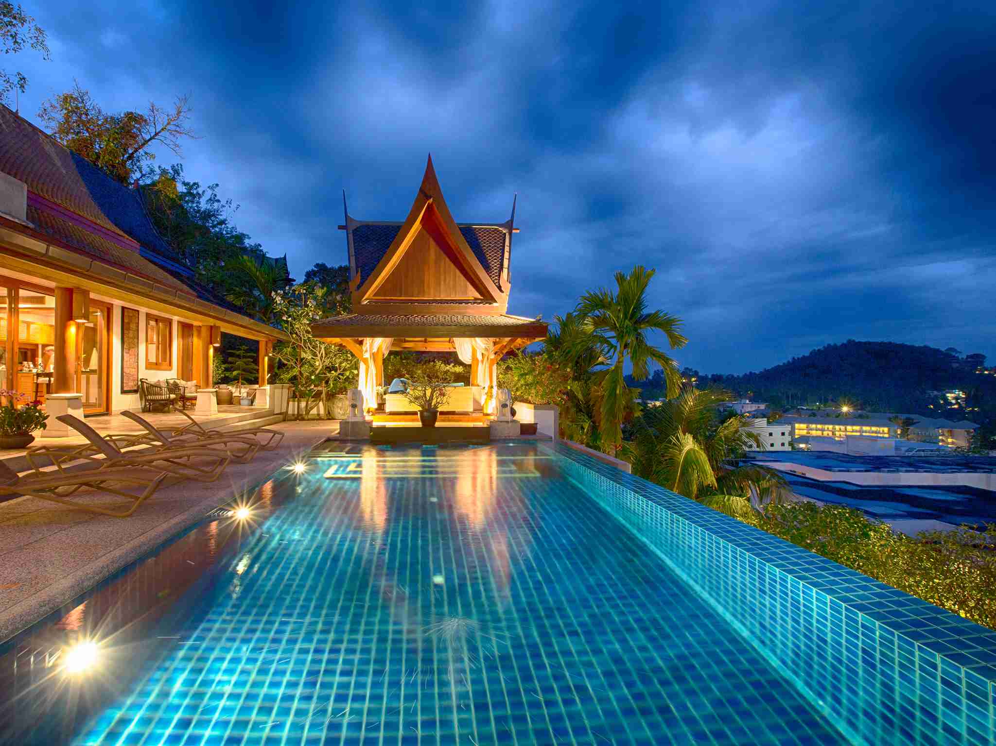 Baan Surin Sawan - Pool view at night