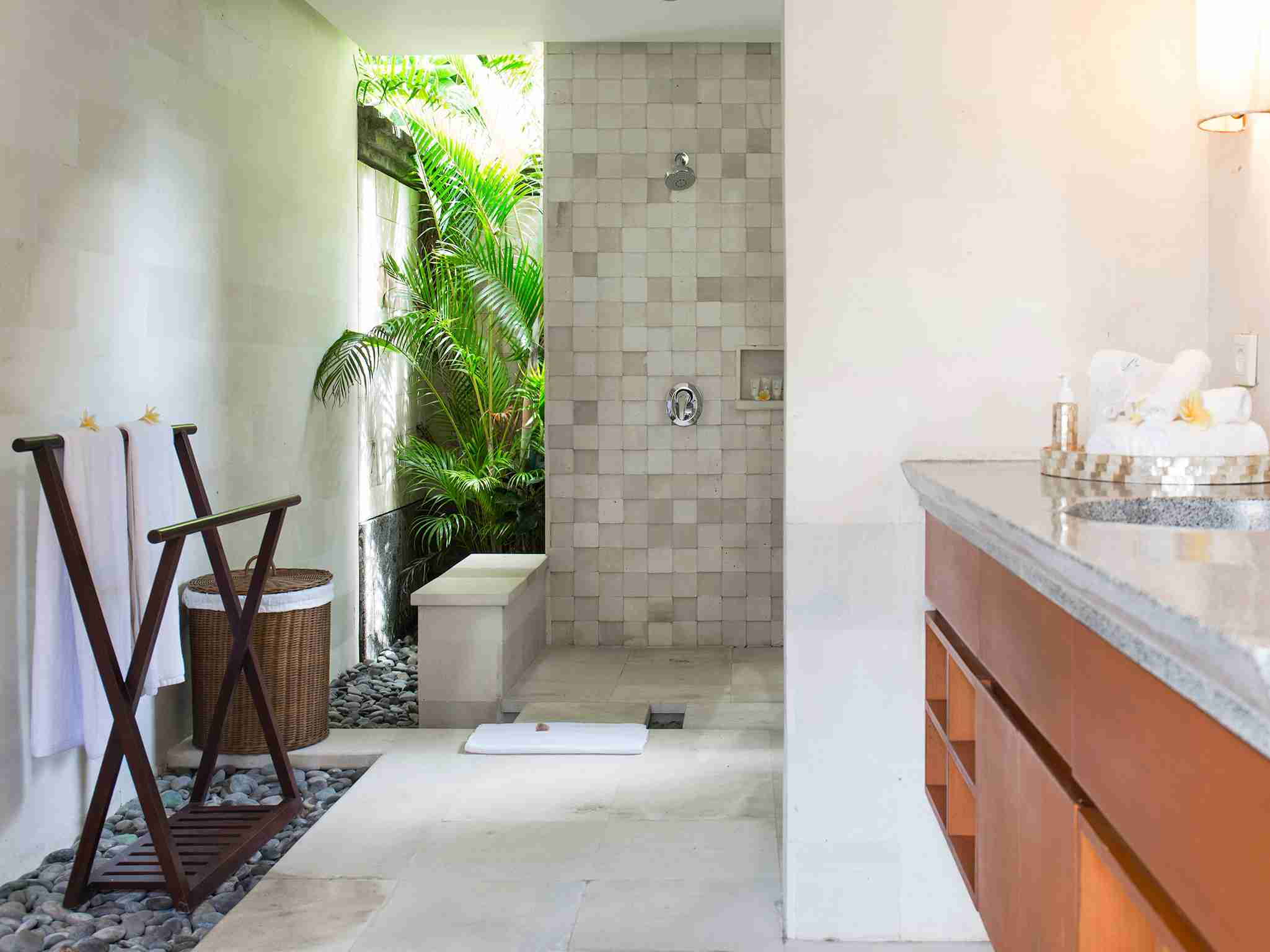 Bayu Gita Residence - Bedroom one ensuite