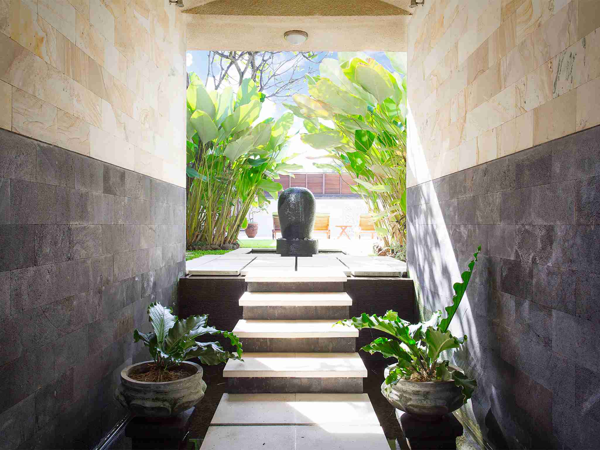 Villa Bayu Gita Residence - Pathway to pool