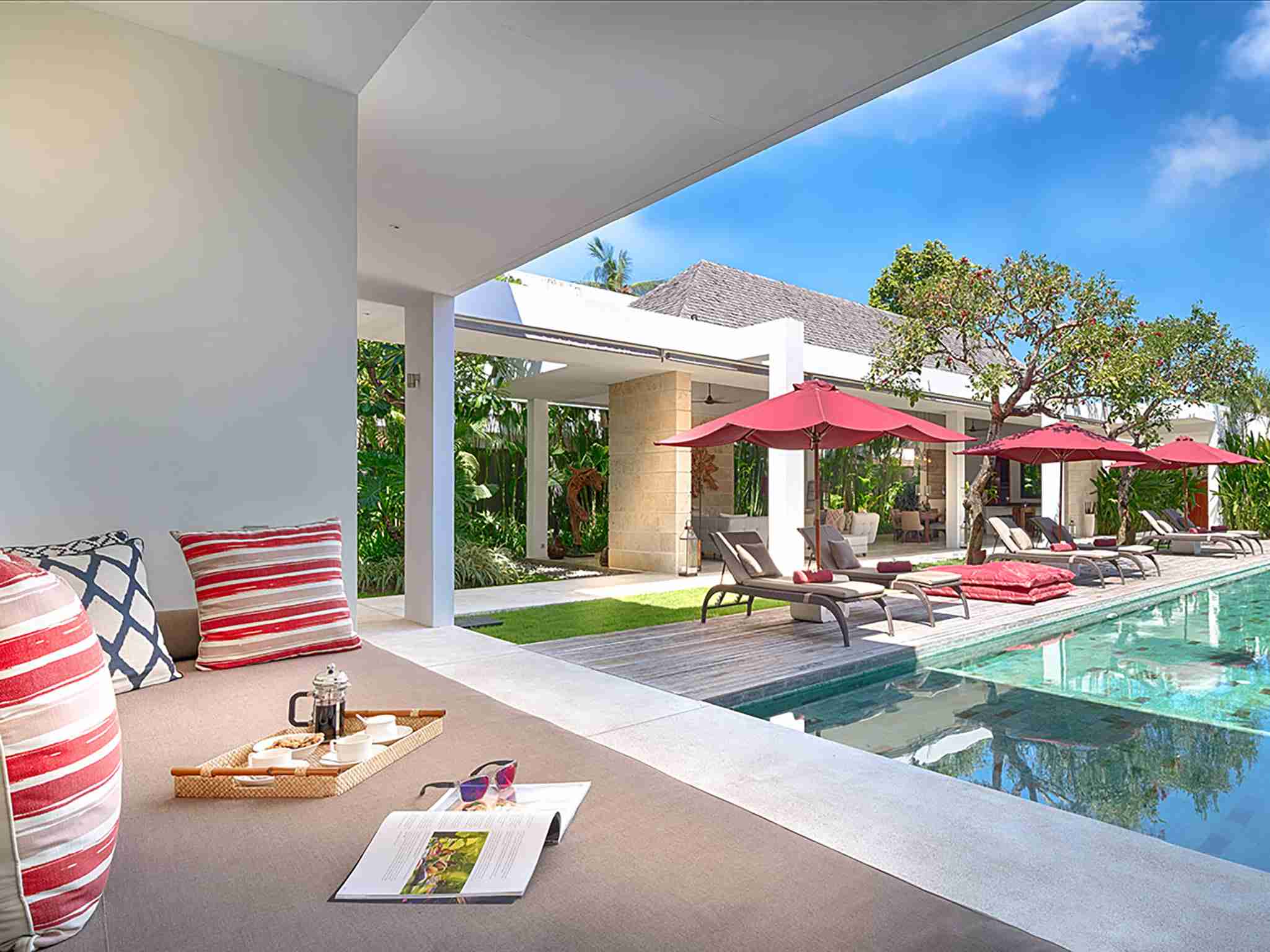 Casa Brio - Poolside relaxation