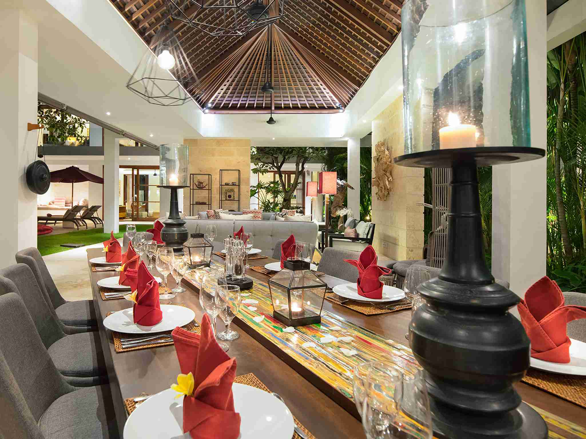 Casa Brio - Dining table setup