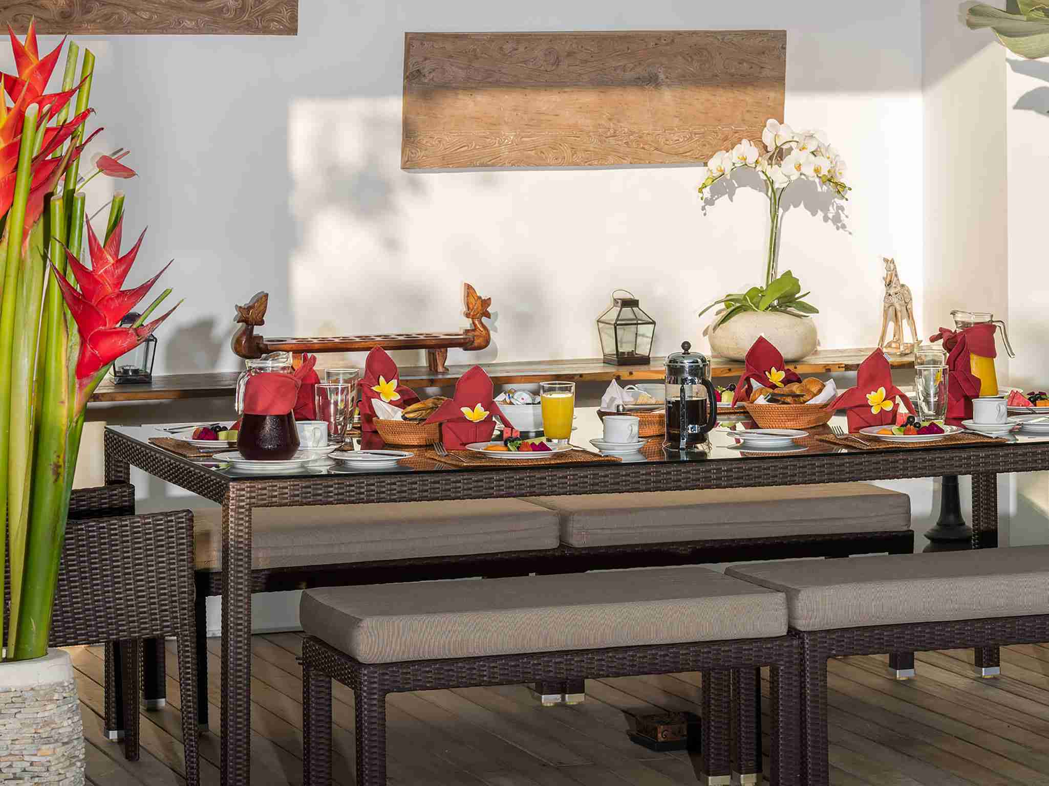 Casa Brio - Poolside dining table