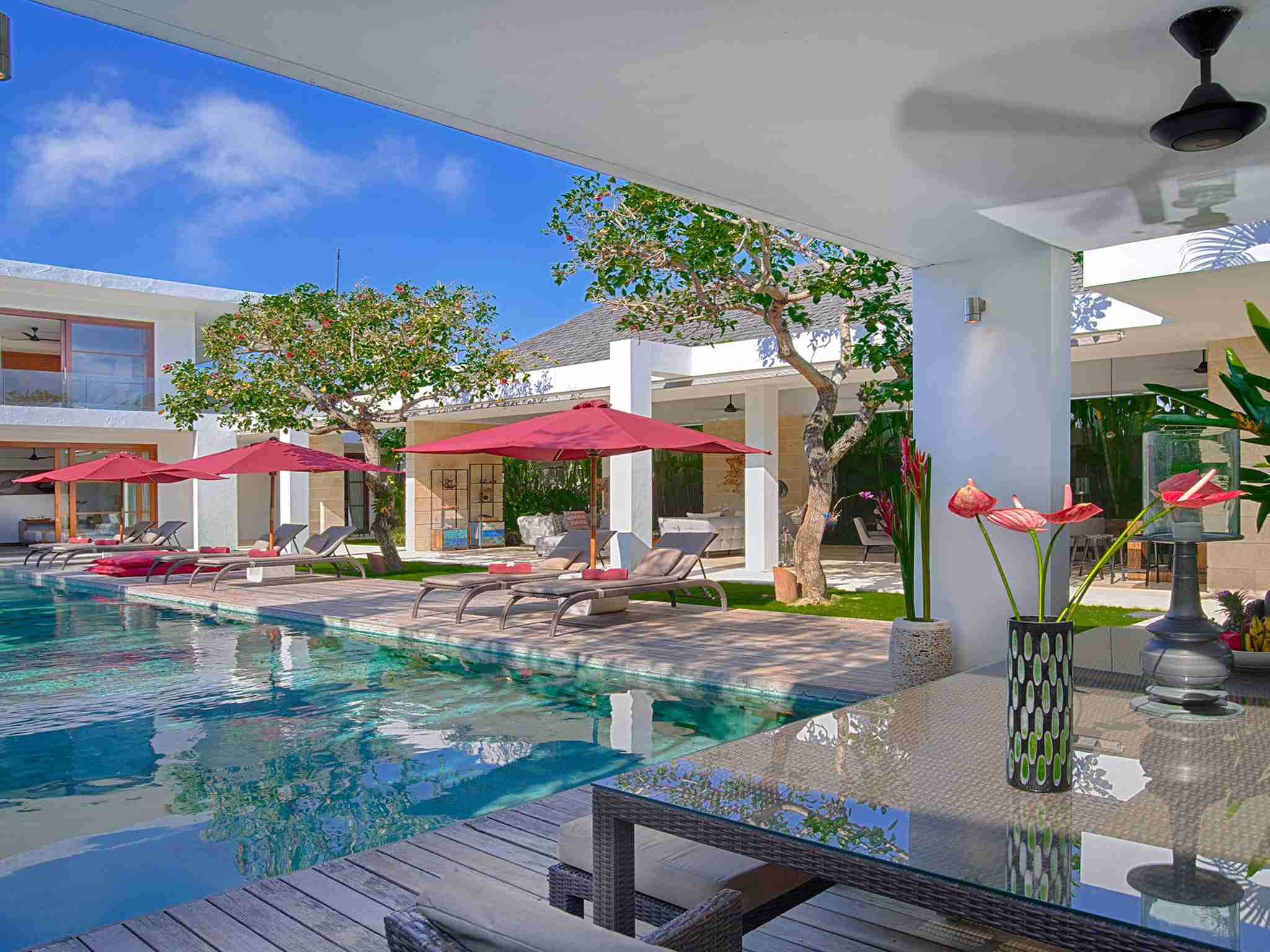 Casa Brio - Poolside dining view