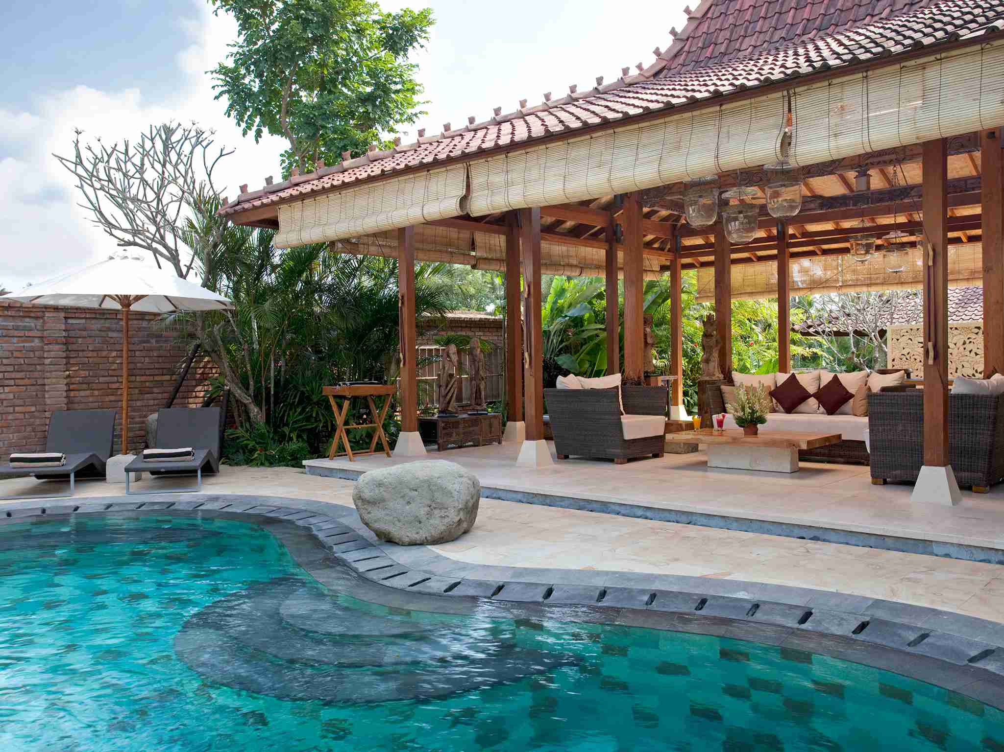 2. Villa Amy - Pool and living pavillion