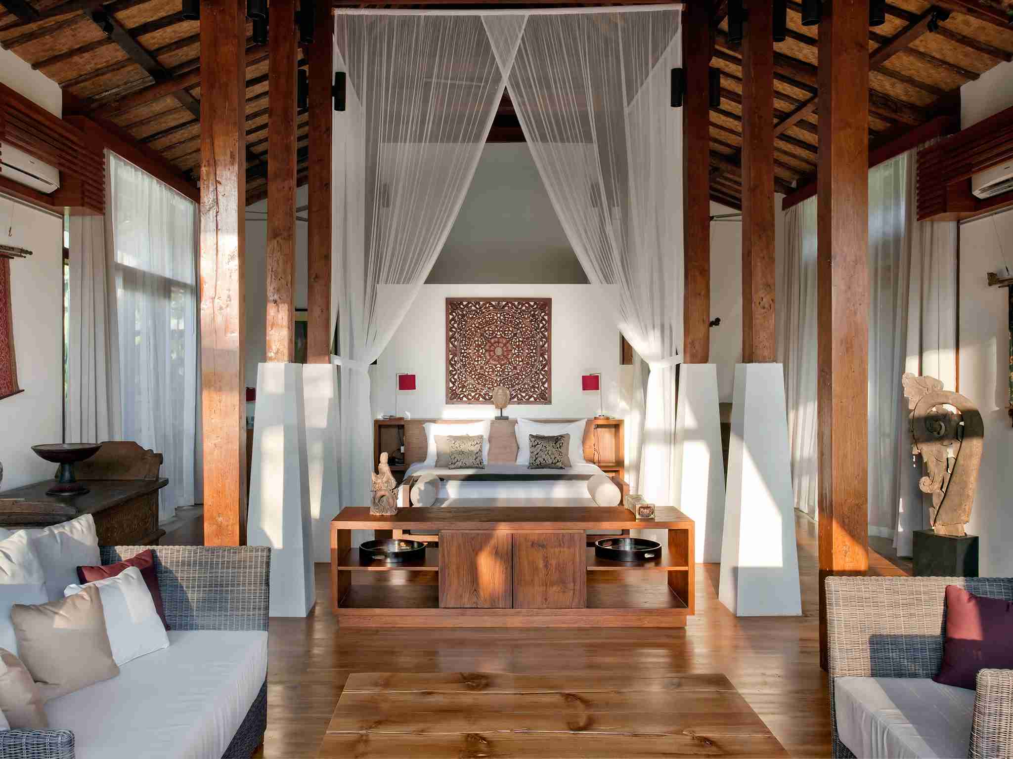 6. Villa Amy - Master bedroom and living area