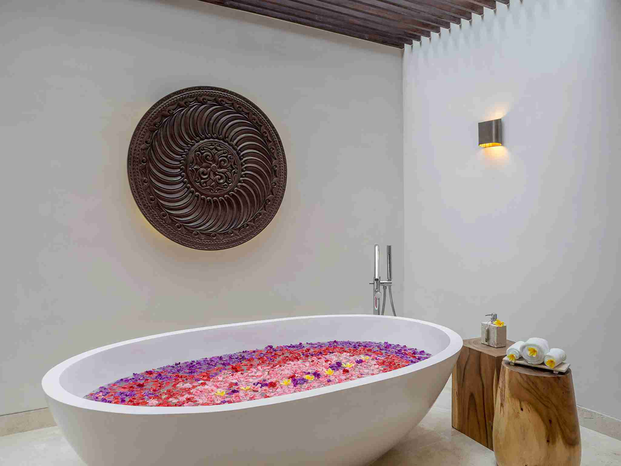 Grand Cliff Nusa Dua  - Ensuite bathtub