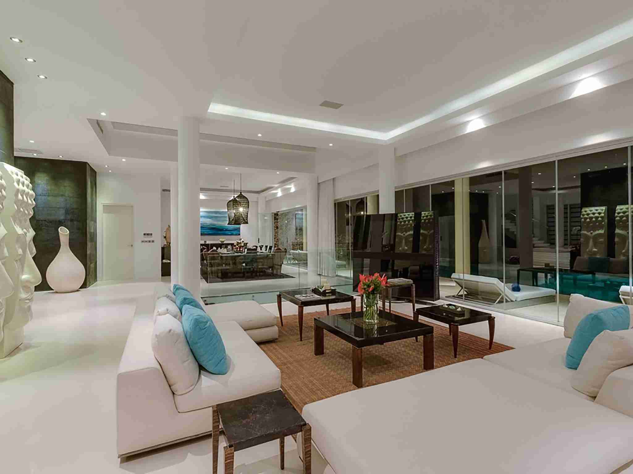 Grand Cliff Front Residence - Light living room