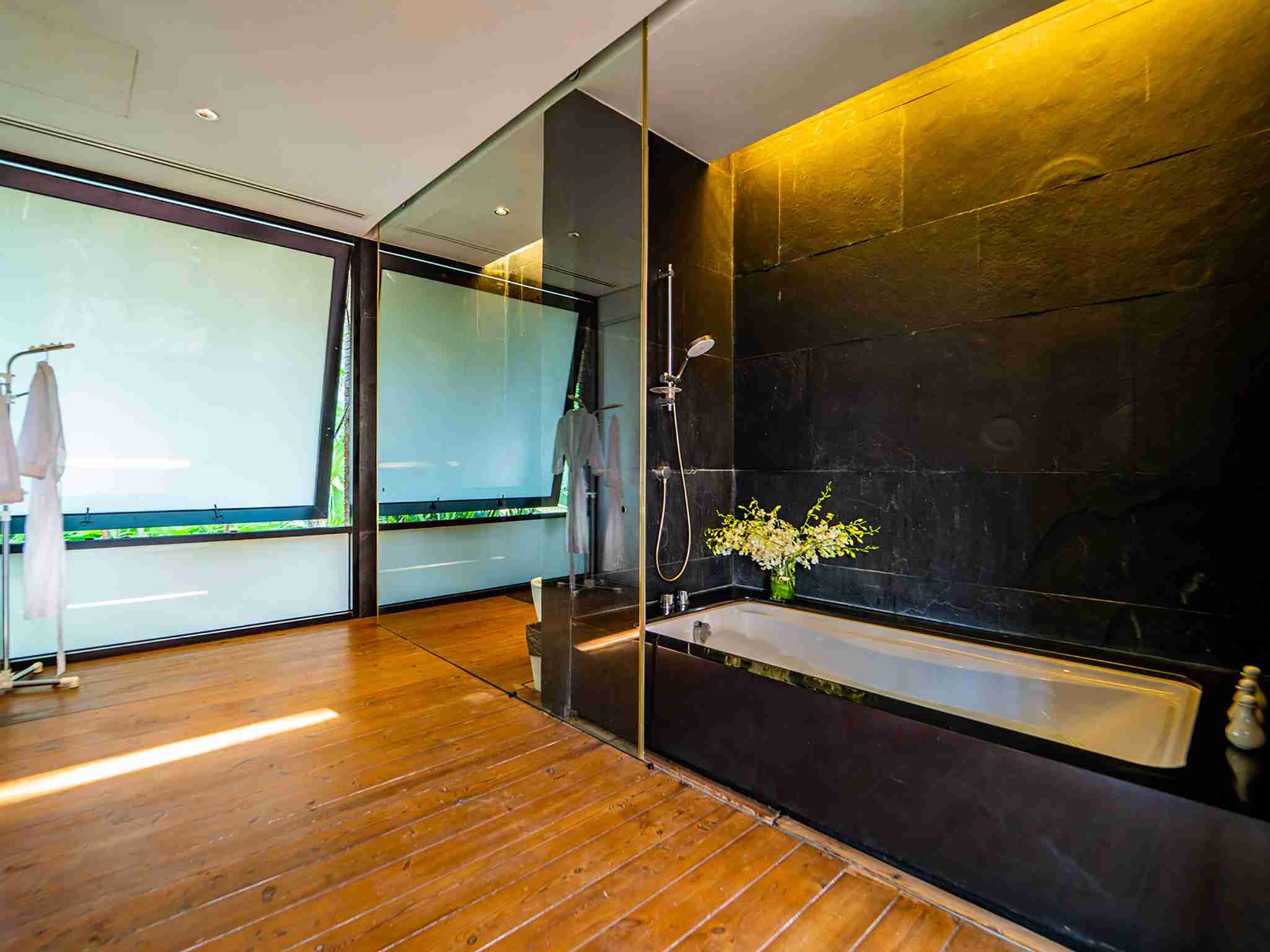 Grand Villa Noi - Bathroom goals (guest bedroom C)