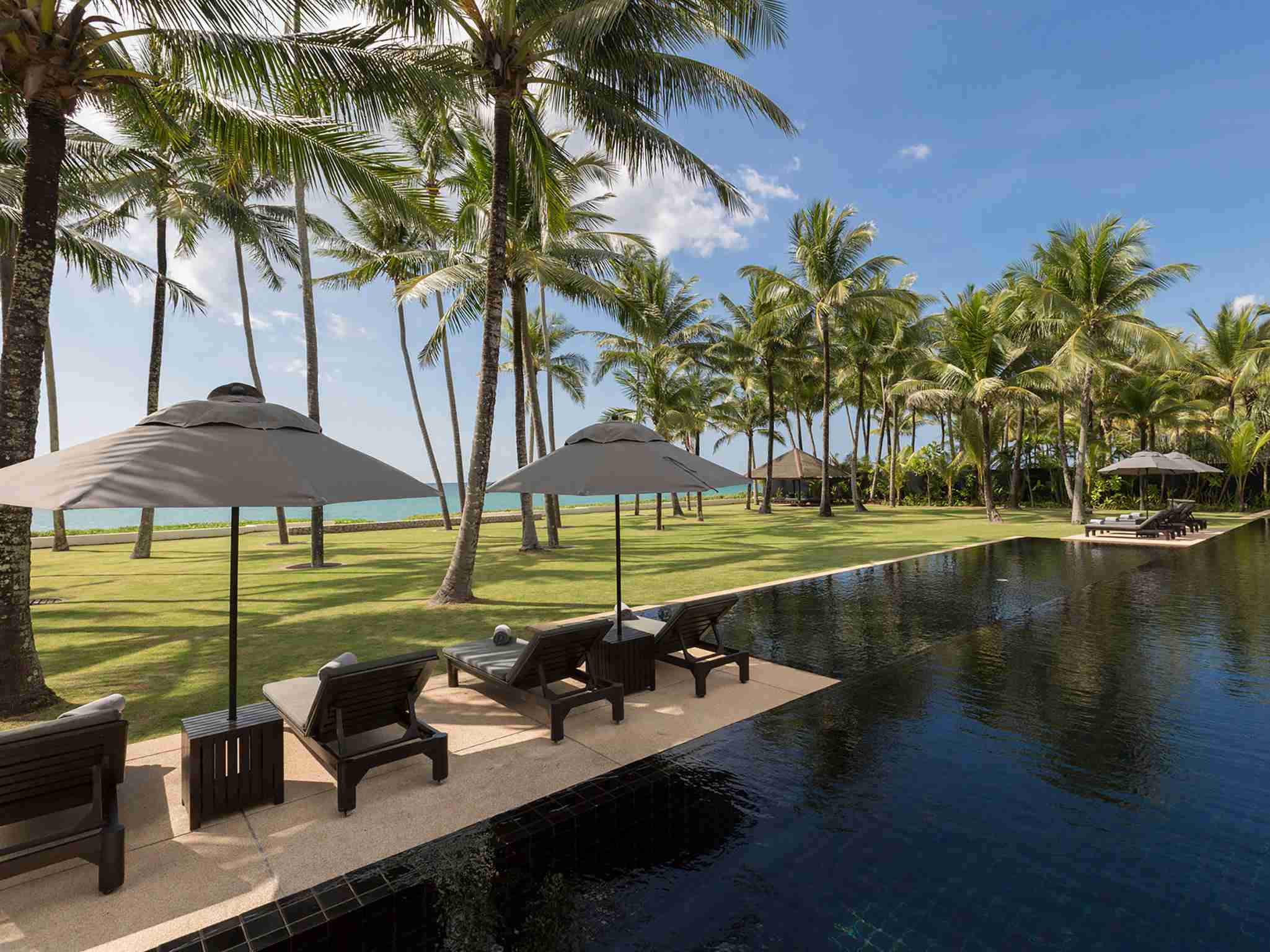Villa Shanti - Beachfront pool