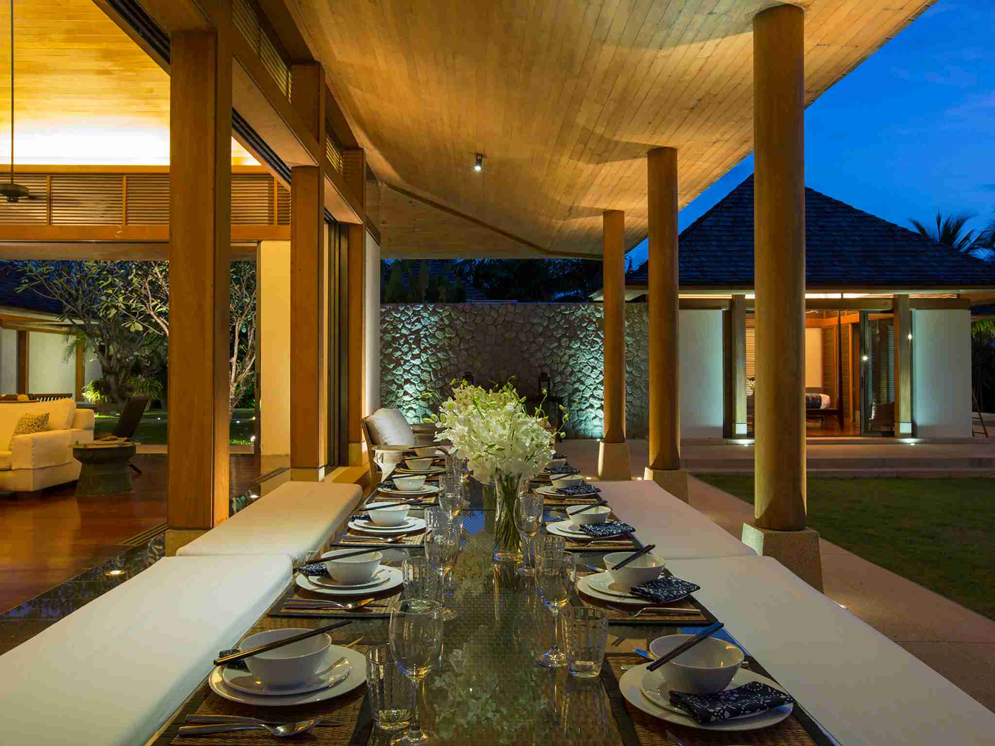 Villa Shanti - Outdoor dining ambience