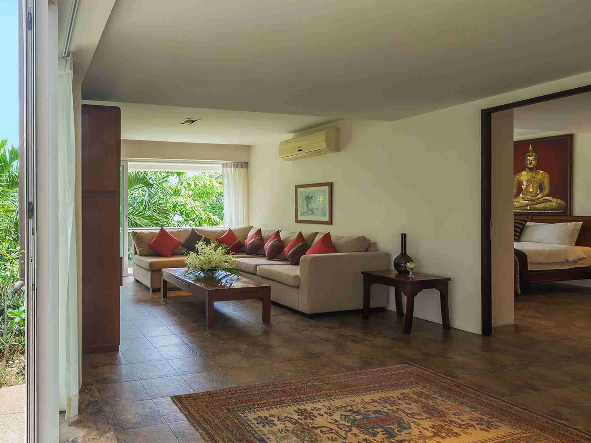 Villa Amanzi - Guest bedroom six sitting area